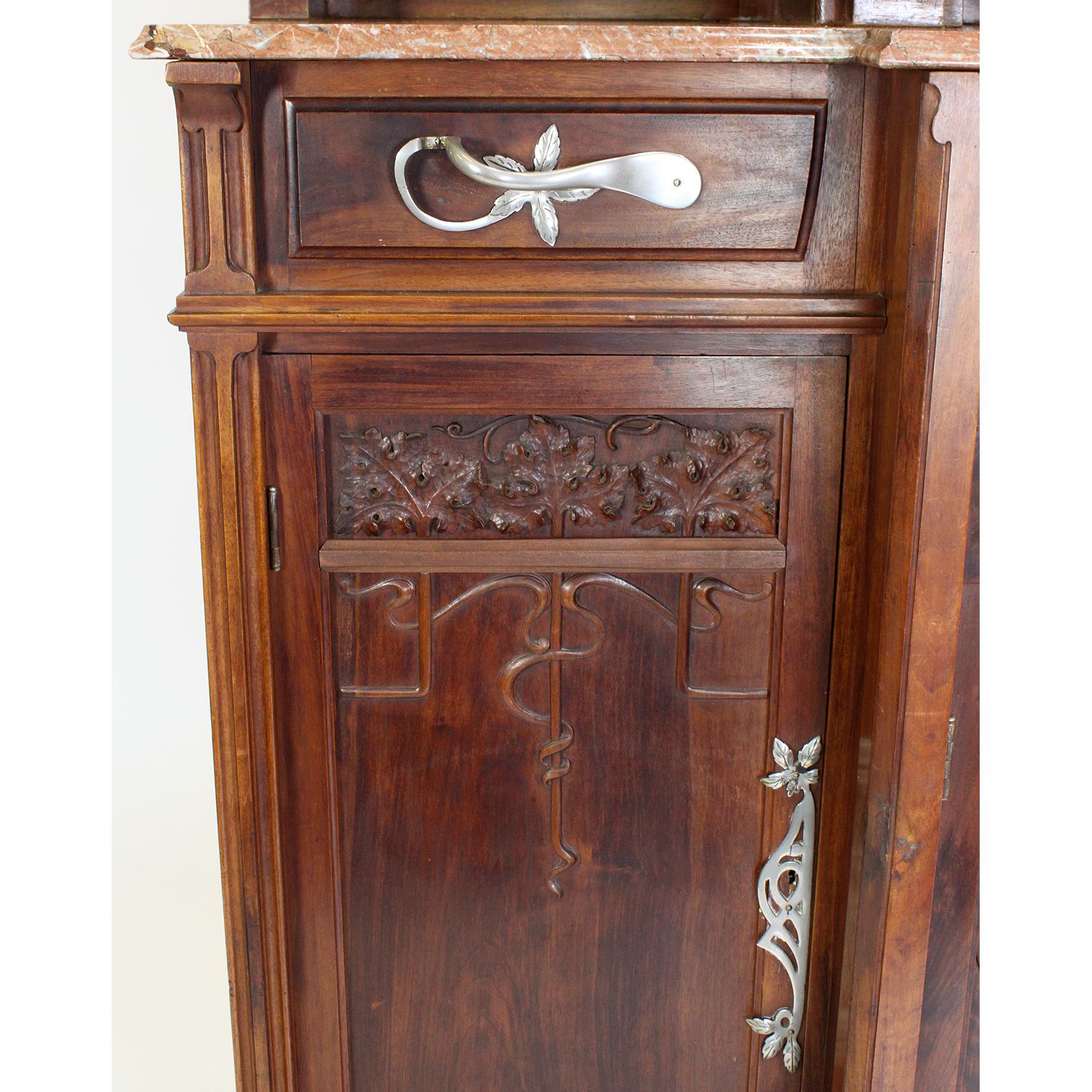 Italian Art Nouveau Carved Walnut Credenza Buffet, Vittorio Valabrega For Sale 4