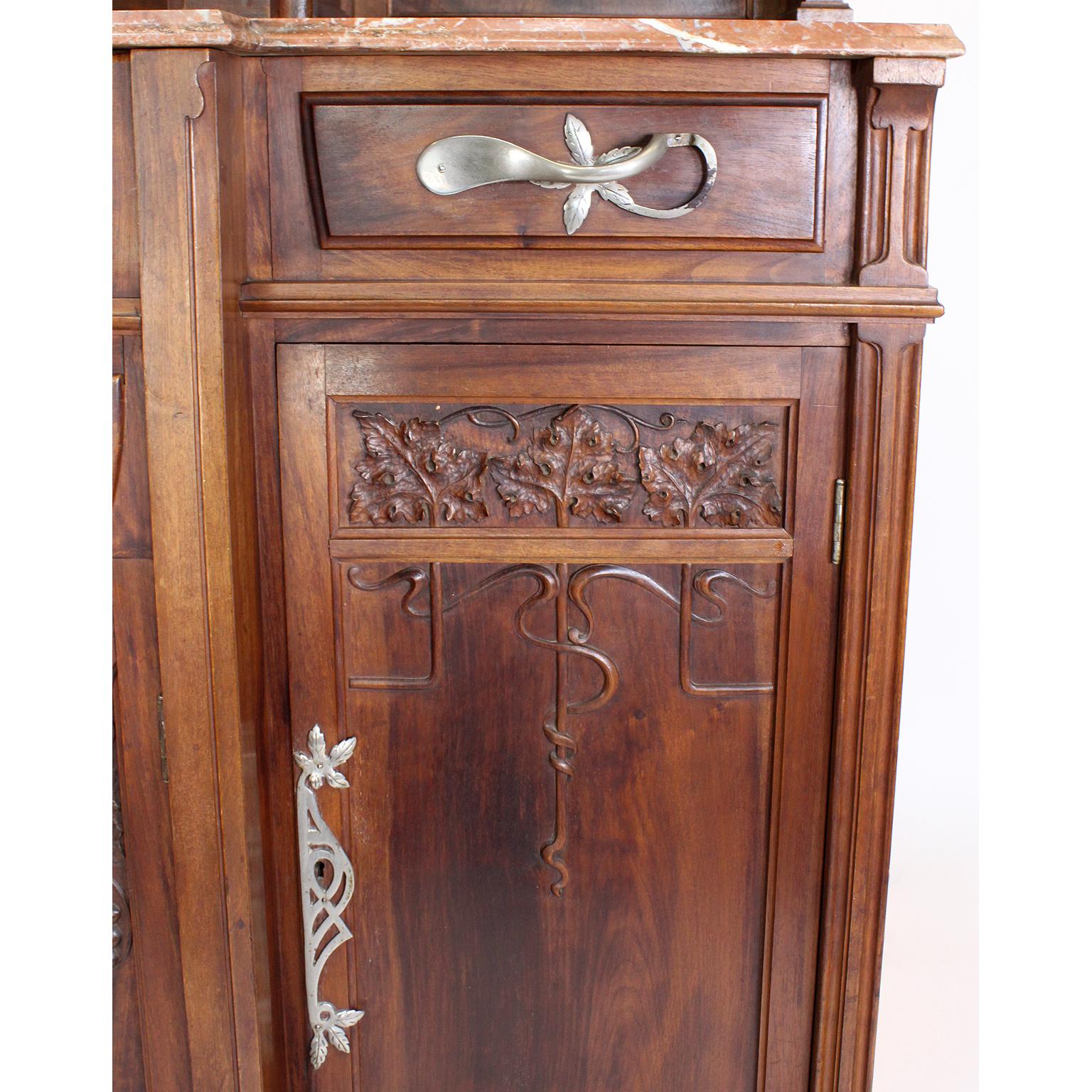 Italian Art Nouveau Carved Walnut Credenza Buffet, Vittorio Valabrega For Sale 5