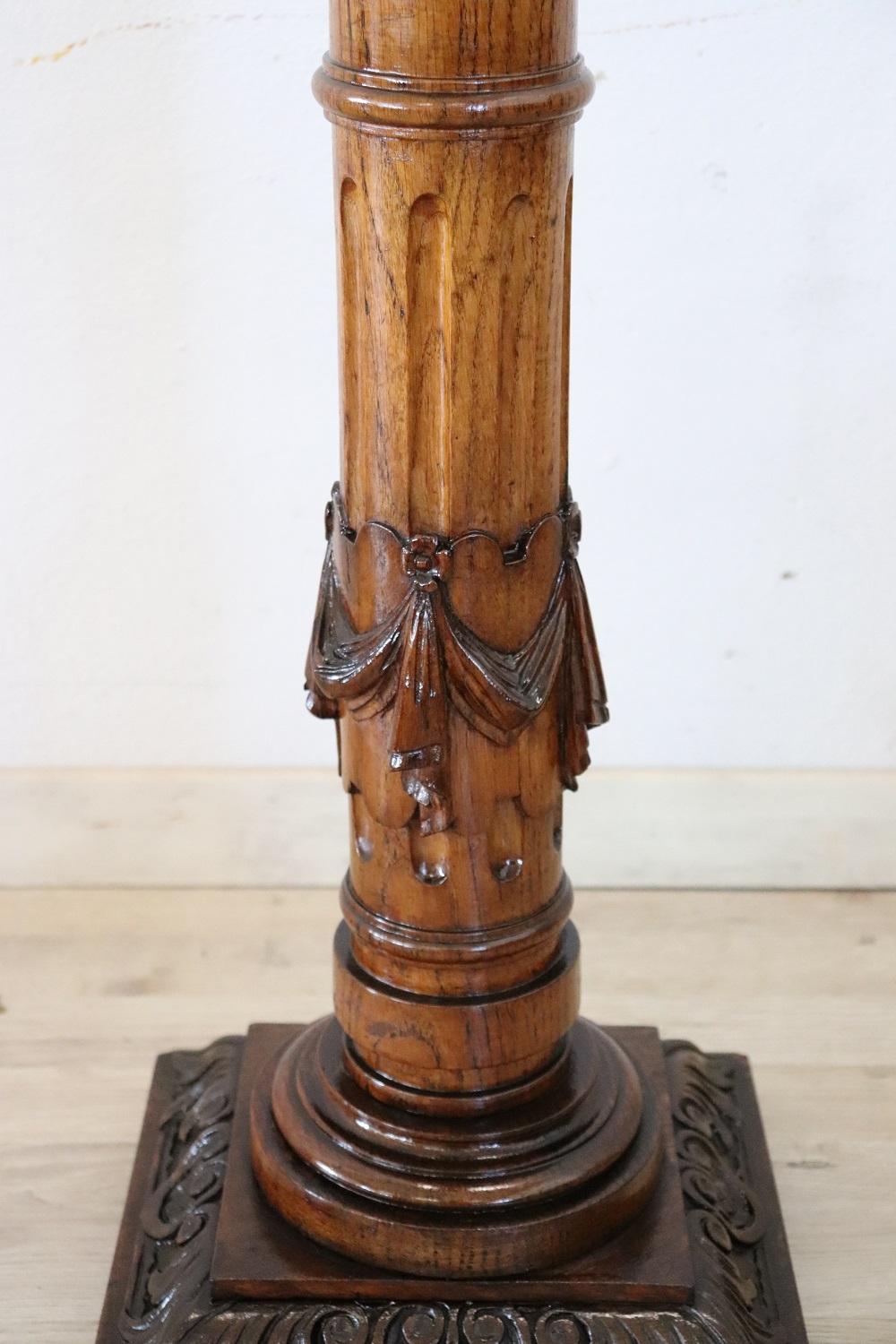 Italian Art Nouveau Column in Carved Oak Wood In Good Condition For Sale In Casale Monferrato, IT