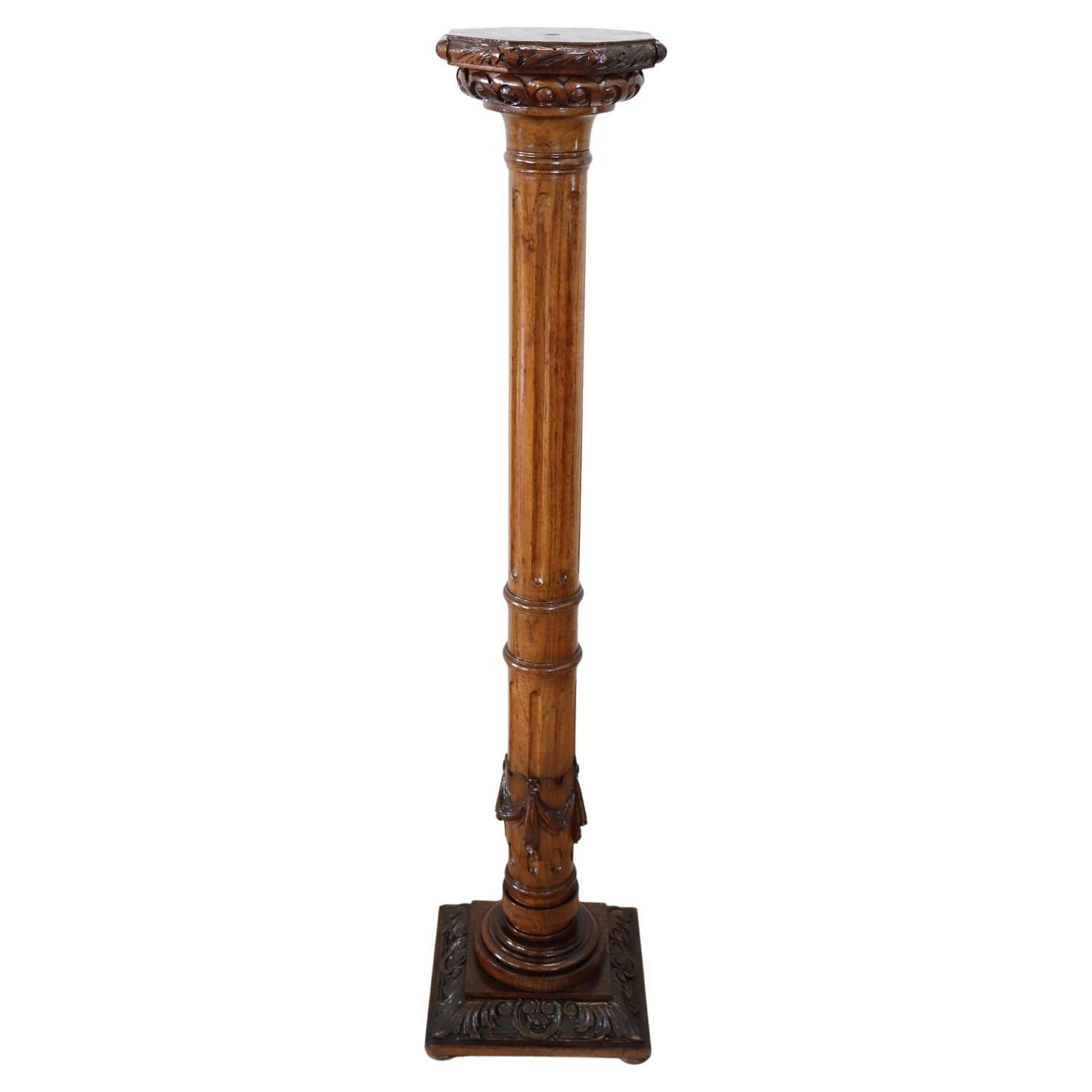 Italian Art Nouveau Column in Carved Oak Wood For Sale