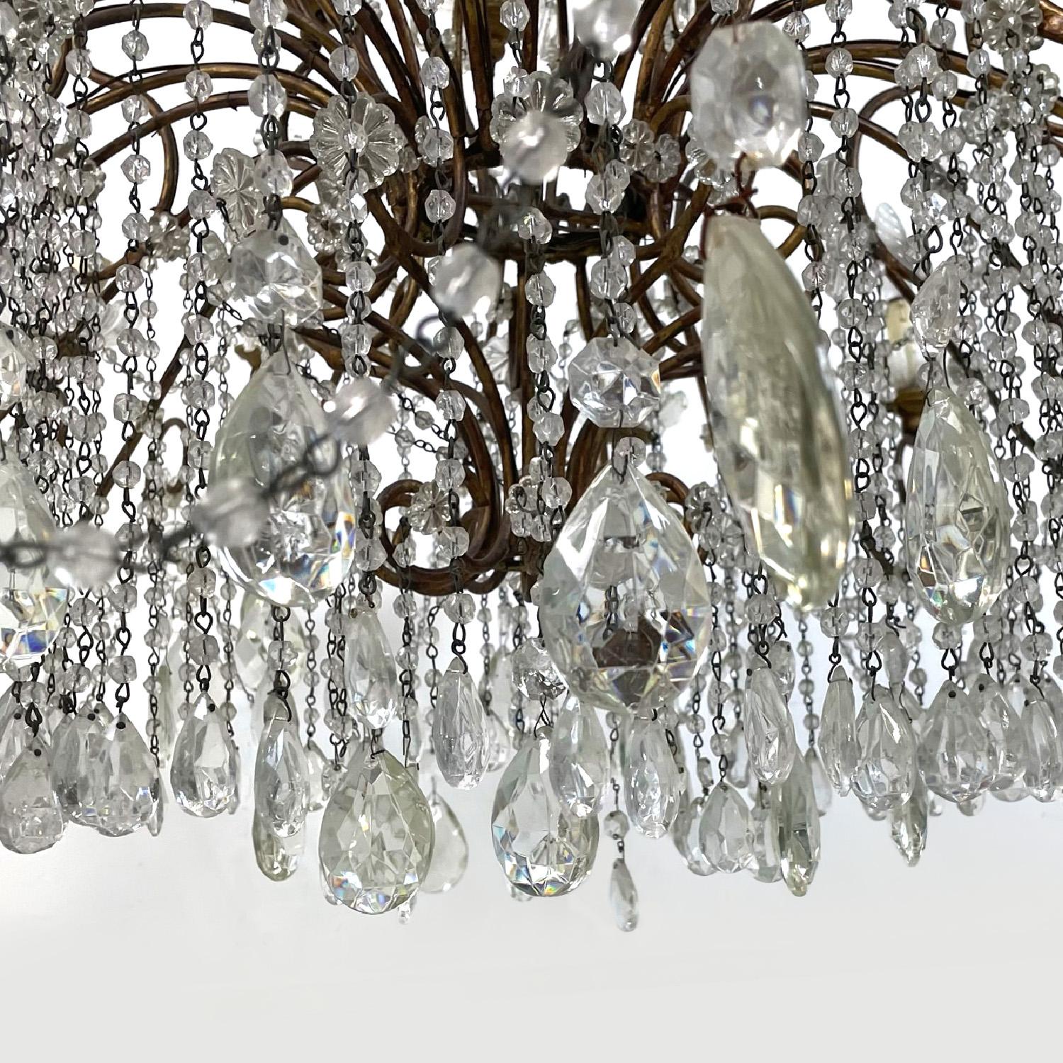 Early 20th Century Italian art nouveau crystal drops golden wrought iron wood chandelier, 1900s