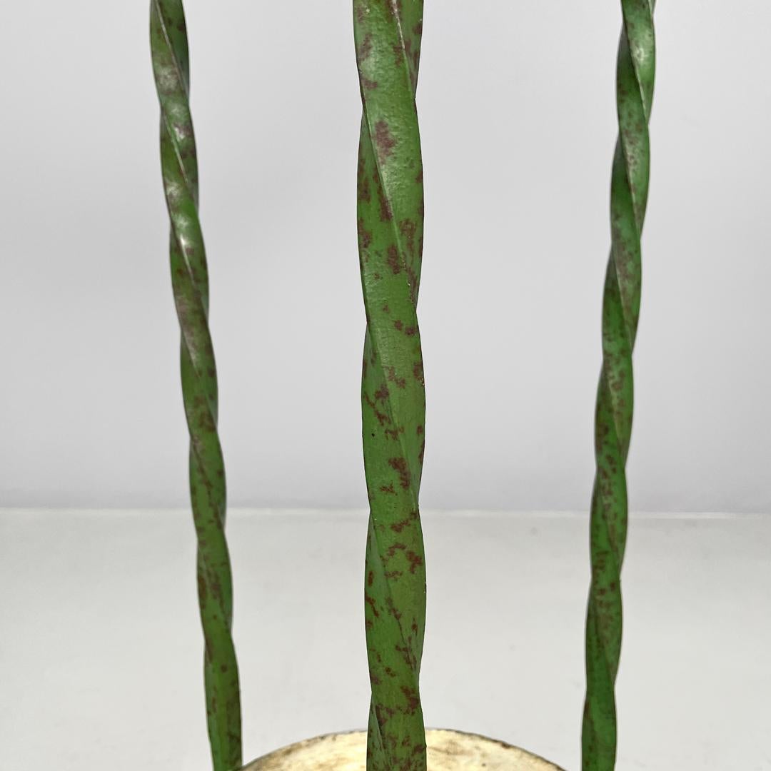 Italian Art Nouveau green wrought iron vase holder with decorative dragons 1900s For Sale 8