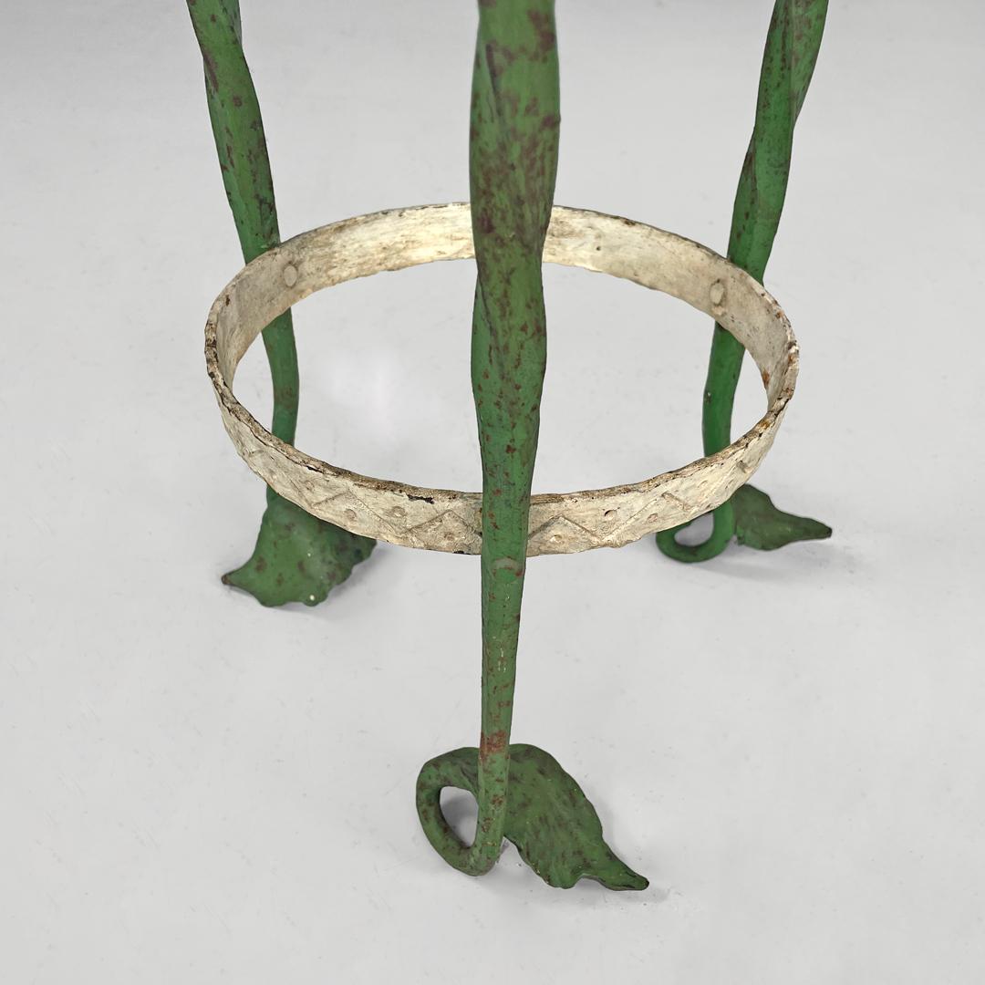 Italian Art Nouveau green wrought iron vase holder with decorative dragons 1900s For Sale 9