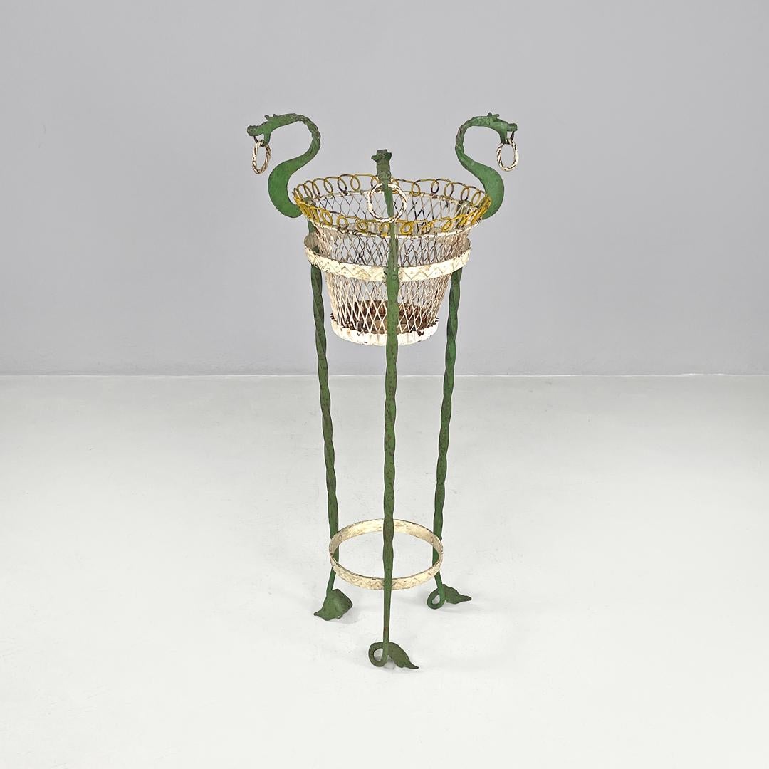 Italian Art Nouveau green wrought iron vase holder with decorative dragons 1900s In Fair Condition For Sale In MIlano, IT