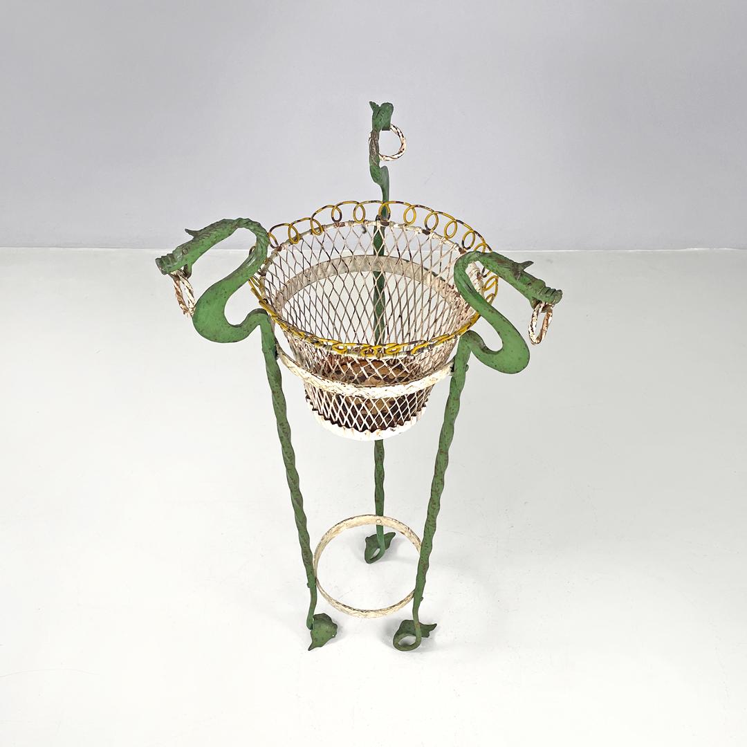 Early 20th Century Italian Art Nouveau green wrought iron vase holder with decorative dragons 1900s For Sale