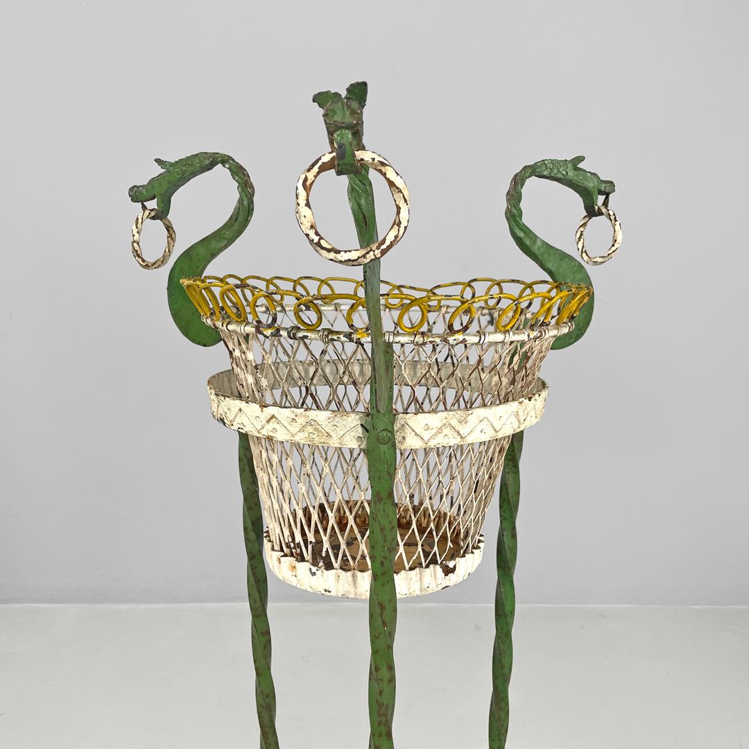 Italian Art Nouveau green wrought iron vase holder with decorative dragons 1900s For Sale 1