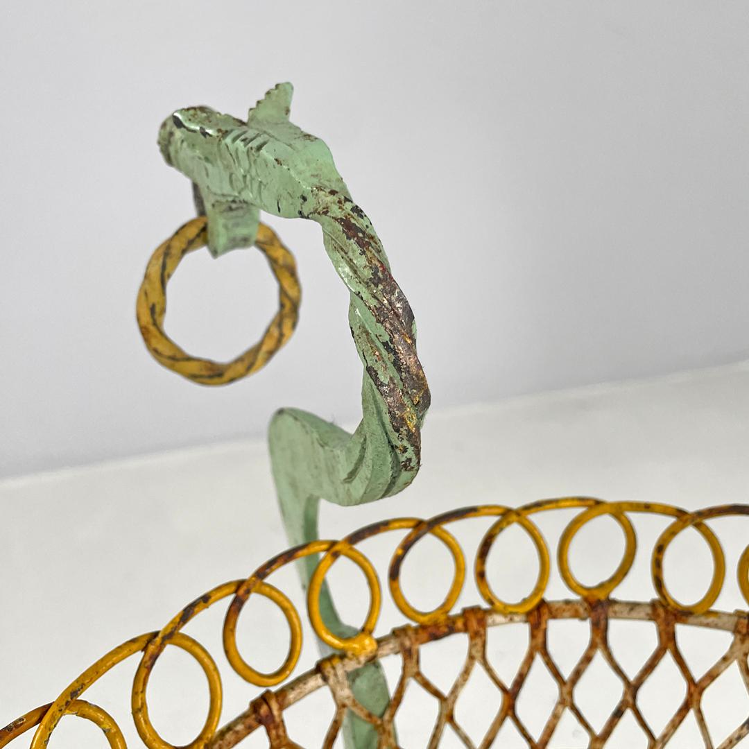 Italian Art Nouveau green wrought iron vase holder with decorative dragons 1900s For Sale 2