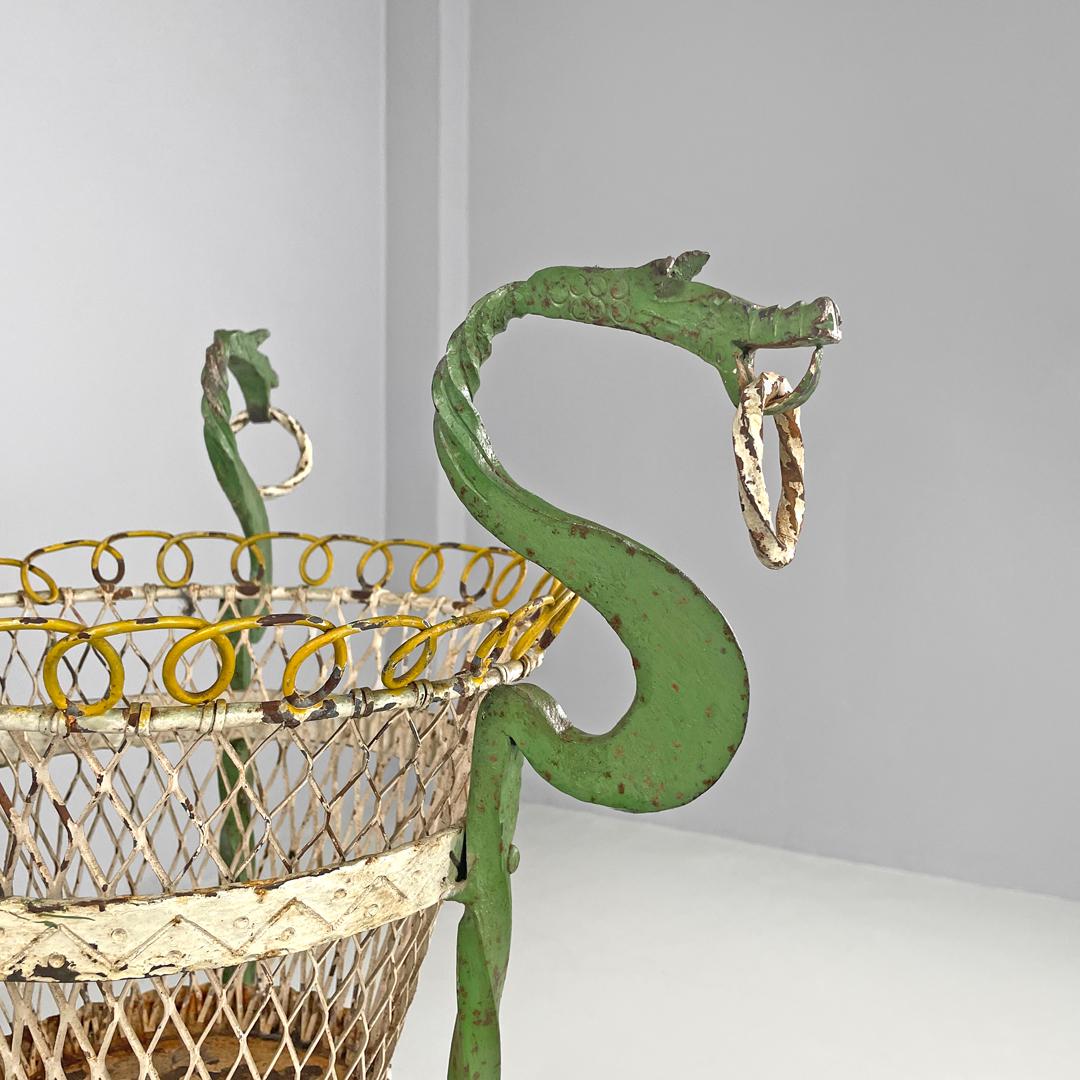 Italian Art Nouveau green wrought iron vase holder with decorative dragons 1900s For Sale 3