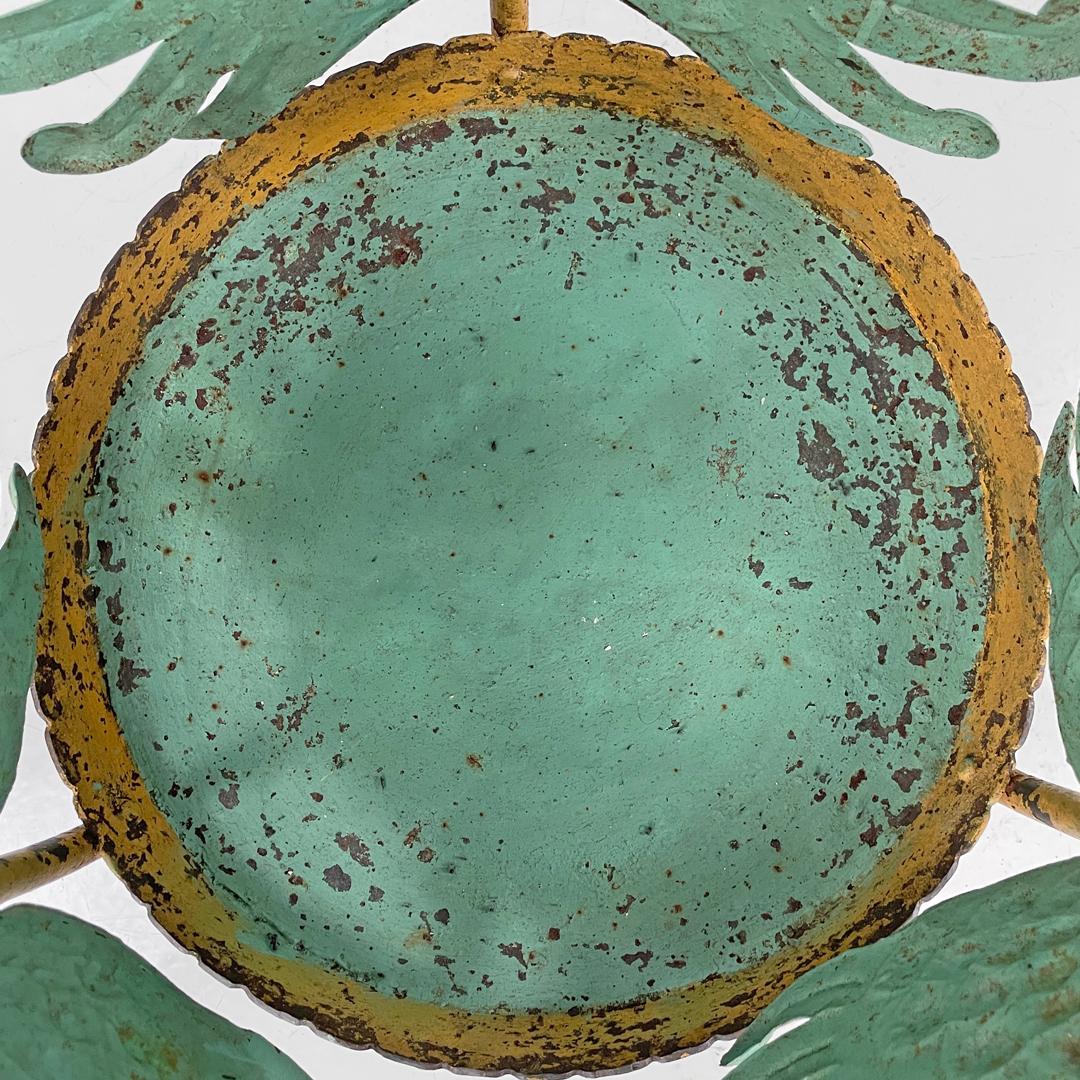 Portavaso in ferro battuto verde giallo Liberty italiano con decorazioni 1900s in vendita 10