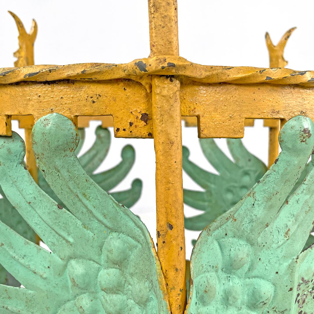 Portavaso in ferro battuto verde giallo Liberty italiano con decorazioni 1900s in vendita 2