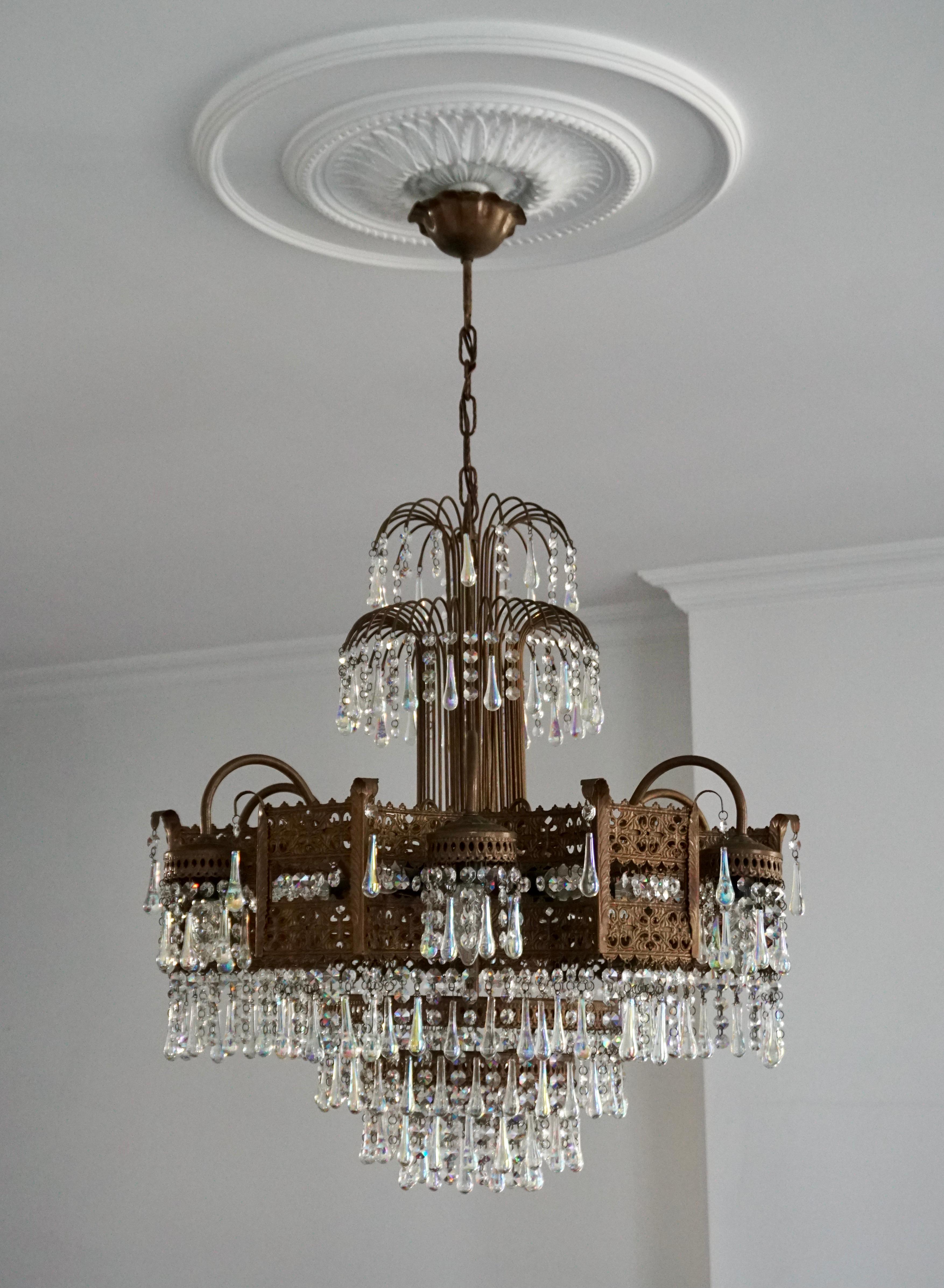 Art Deco waterfall chandelier with mother of pearl colored glass drops,
Italy, 1900-1930

The light requires twelve single E14 screw fit lightbulbs (60Watt max.) LED compatible.

Measures: Diameter 68 cm.
Height fixture 70 cm.
Total height including