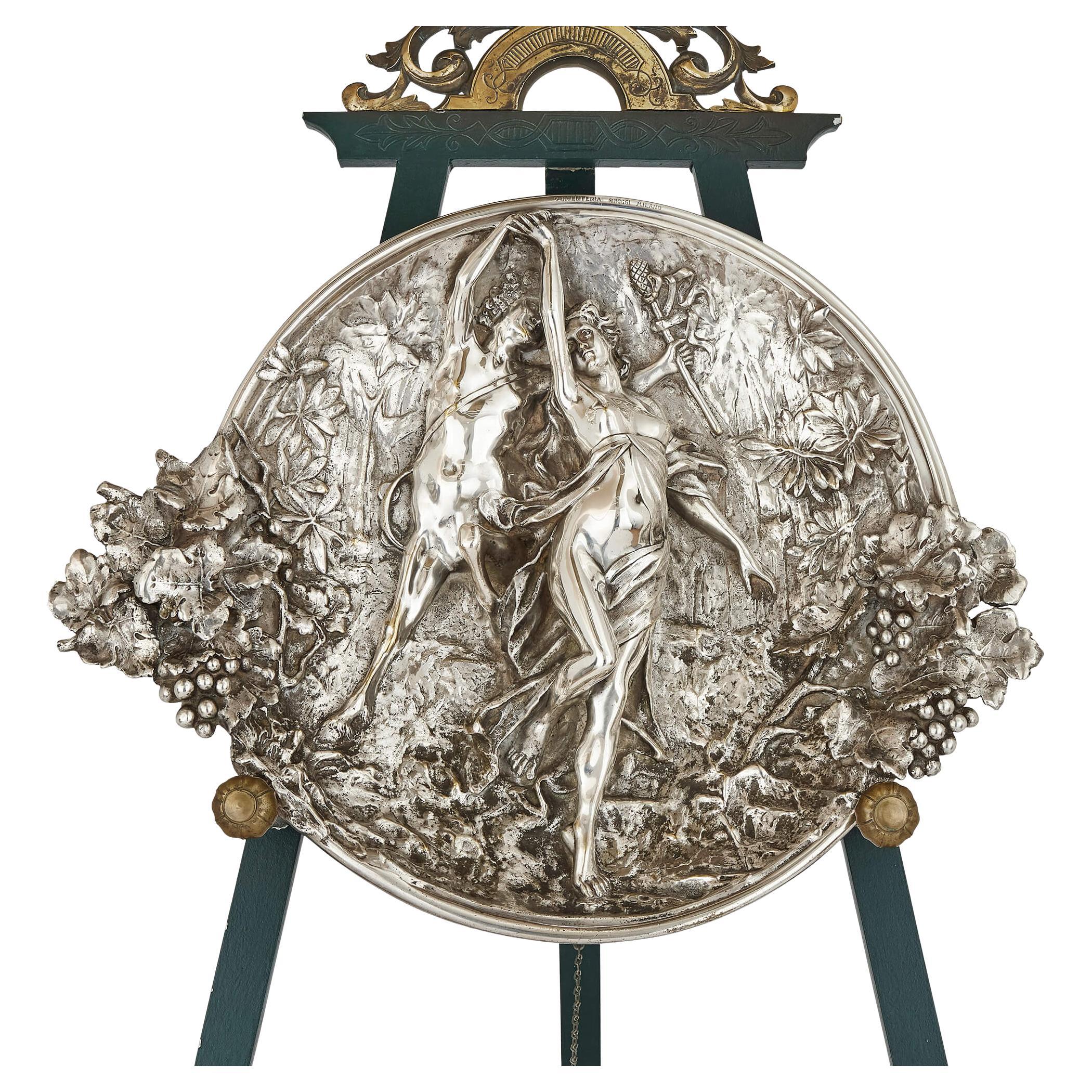 Italienischer versilberter Bronzeschilberschild aus der italienischen Jugendstilzeit von Argenteria Broggi im Angebot