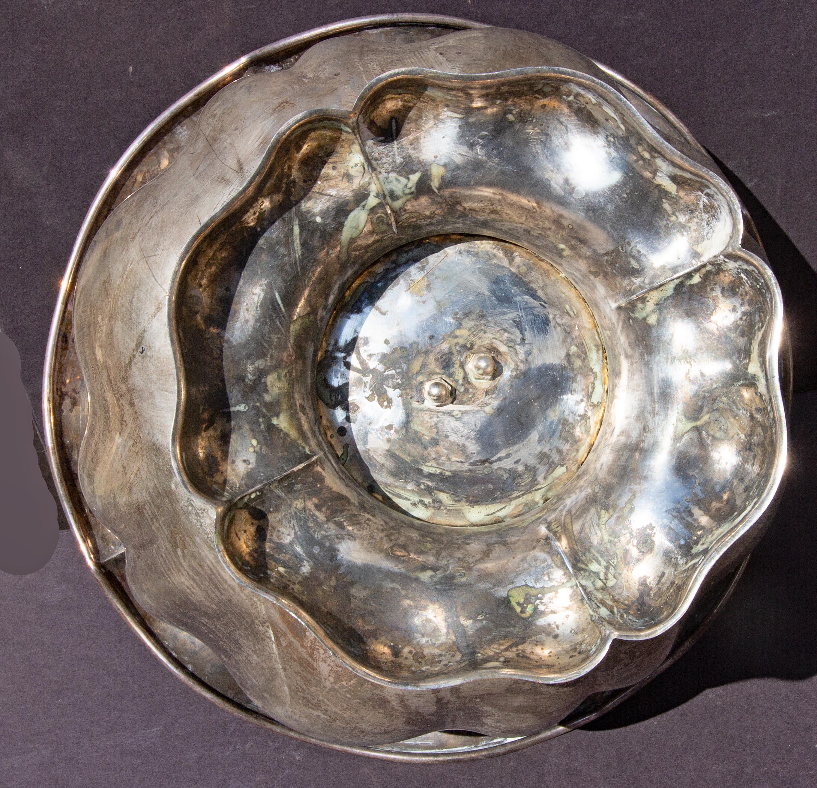 Italian Art Nouveau Punch Bowl Hand Chased Silver Plate Early 20th Century For Sale 5