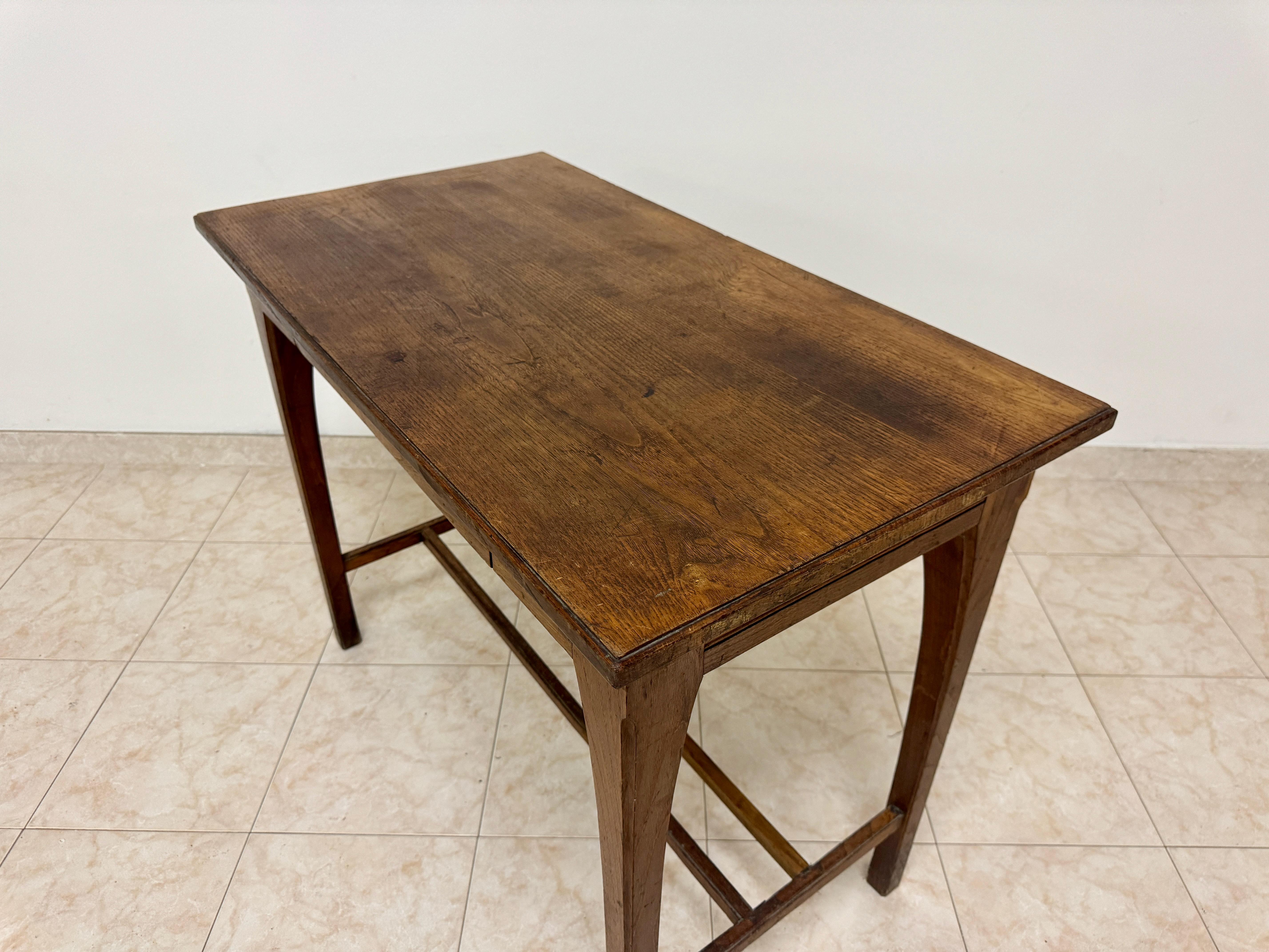 XX secolo Tavolino da sala in stile liberty italiano in vendita