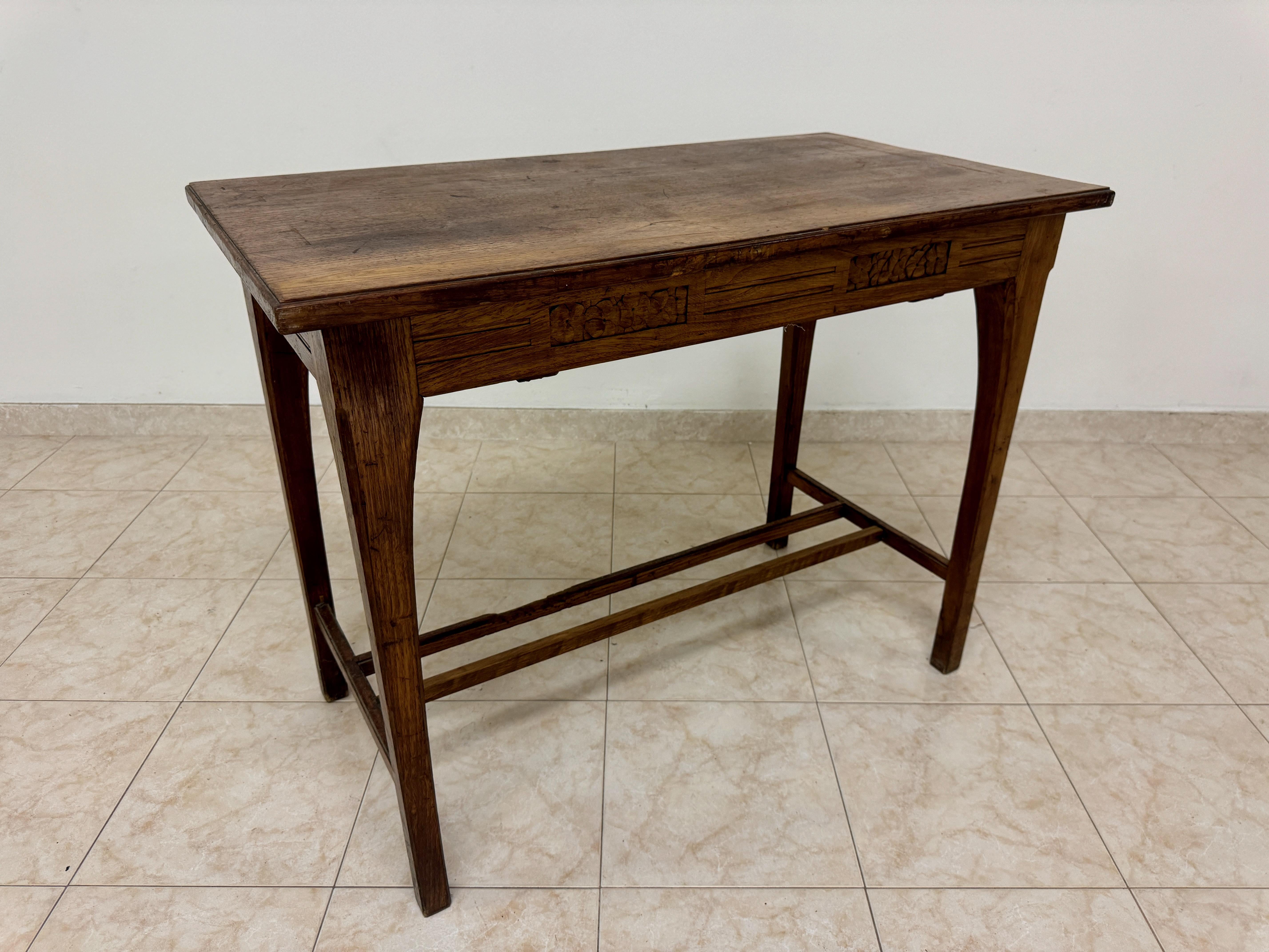 Quercia Tavolino da sala in stile liberty italiano in vendita
