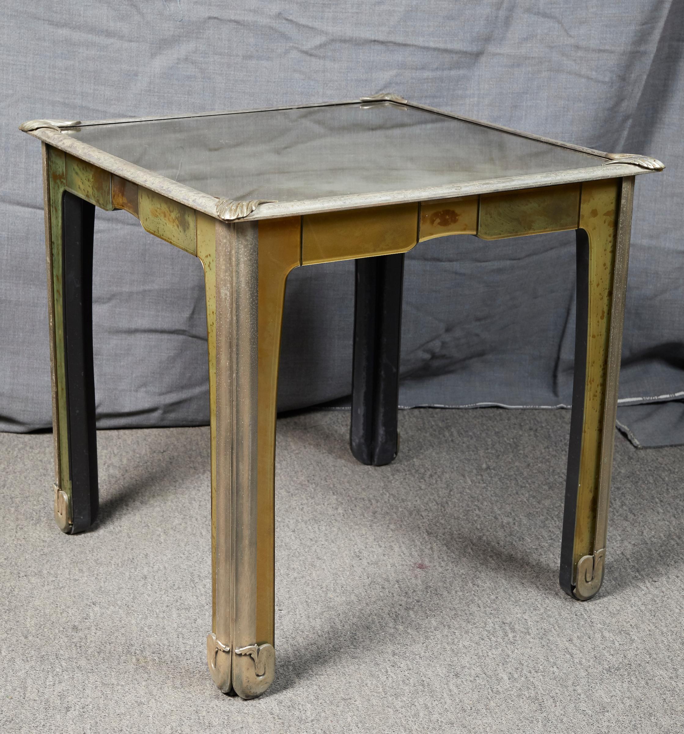 Italian Art Nouveau Style Mirrored Side Table In Good Condition For Sale In Montreal, QC