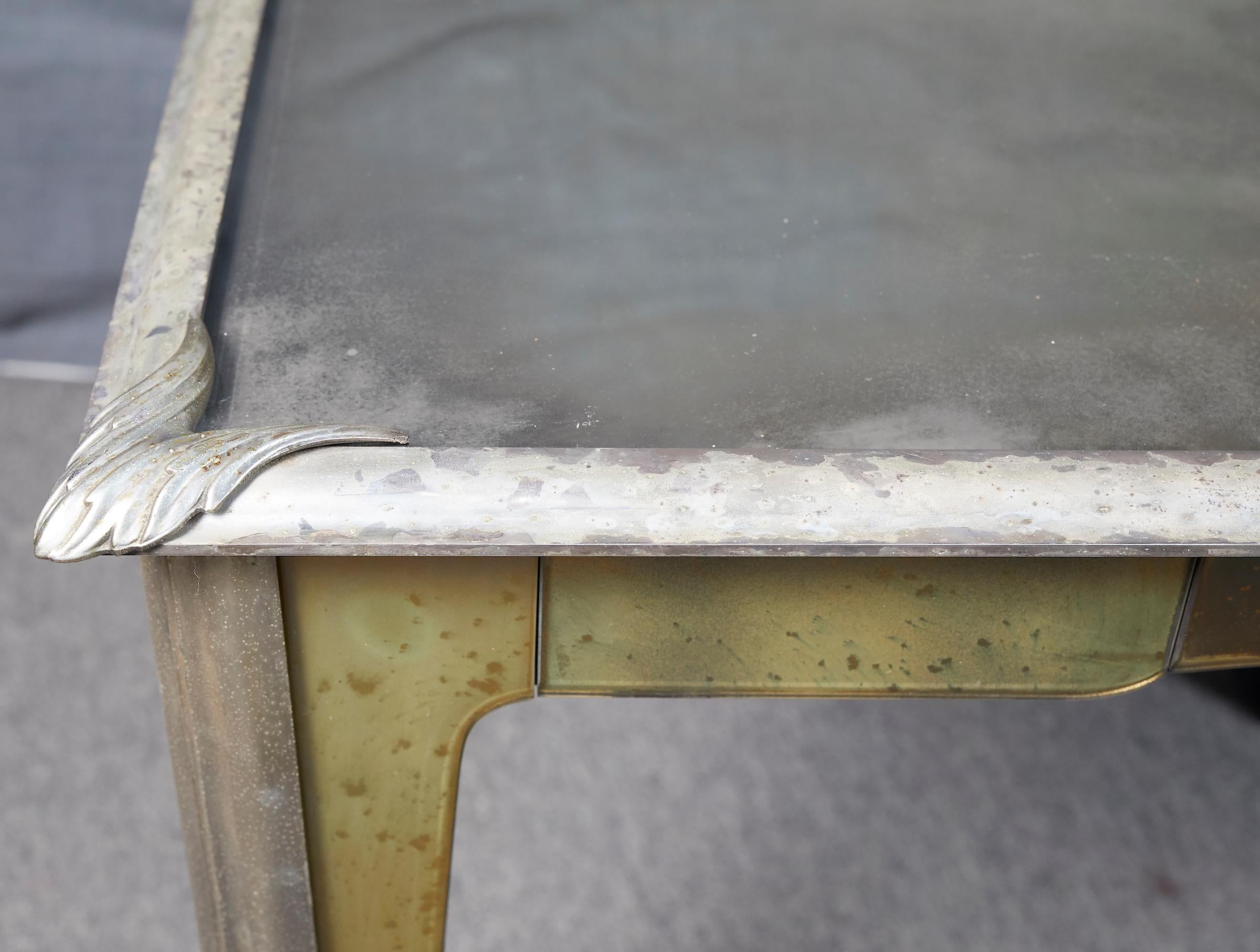 Table d'appoint italienne en miroir de style Art nouveau en vente 1