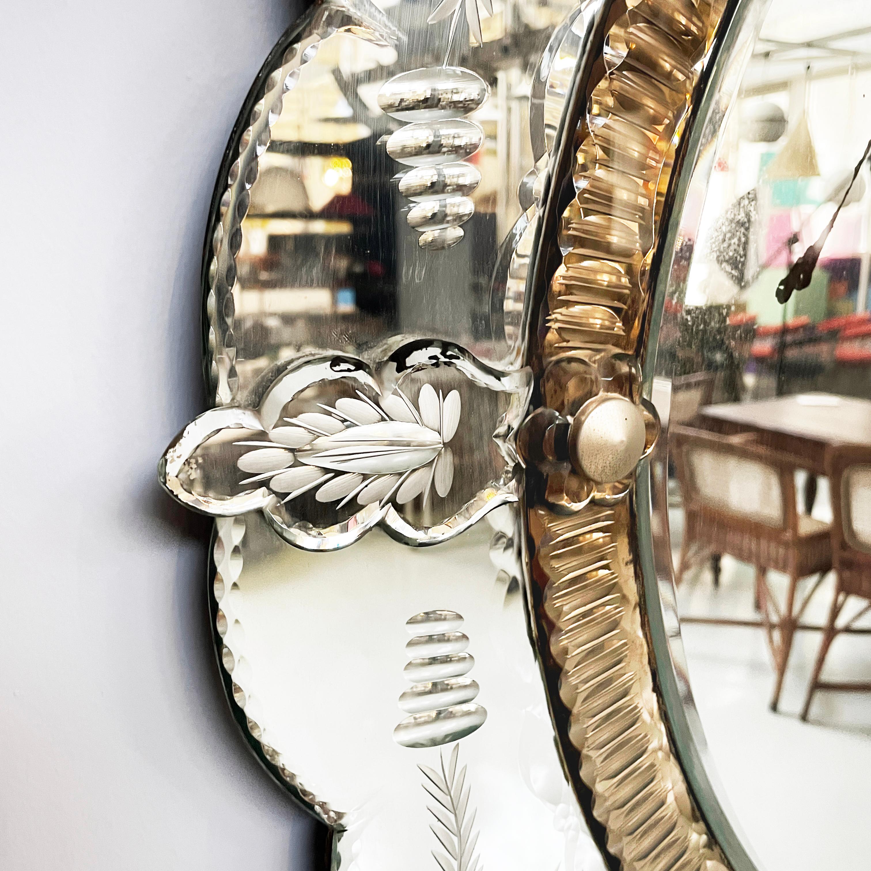 Art Nouveau Specchio da parete in stile liberty italiano con incisioni all'acido e vetro rosa, inizio '900 in vendita