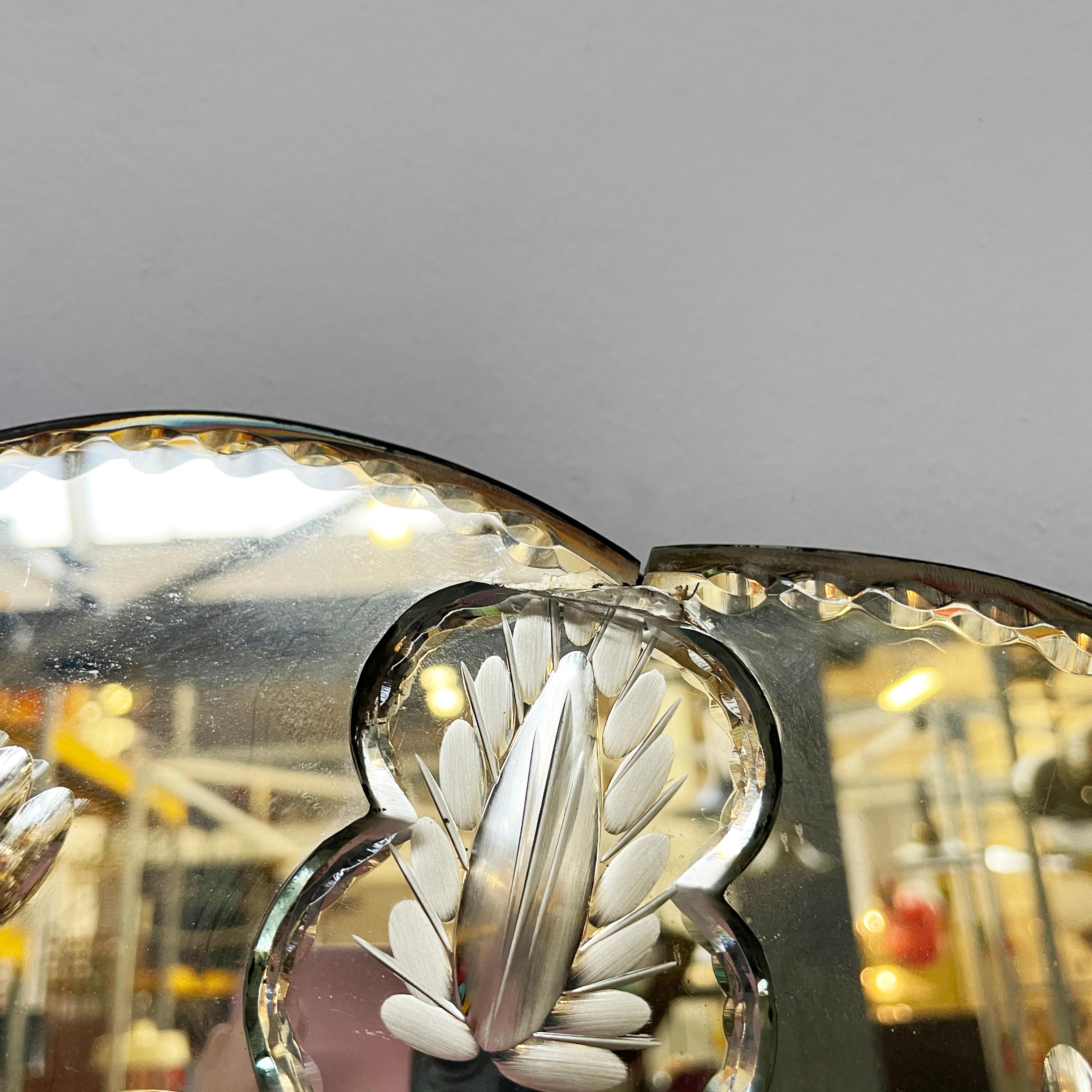 Specchio da parete in stile liberty italiano con incisioni all'acido e vetro rosa, inizio '900 In condizioni discrete in vendita a MIlano, IT