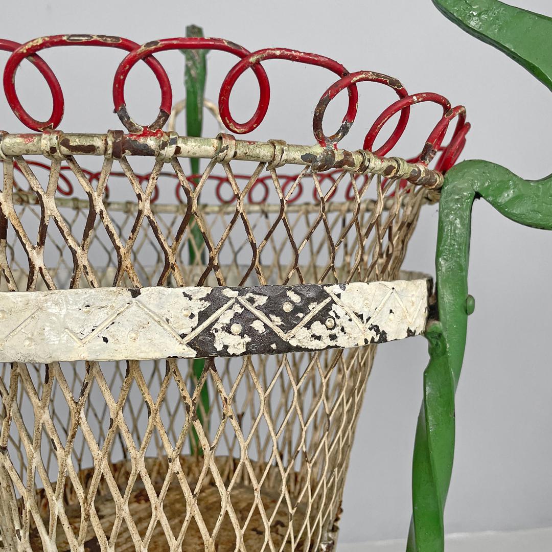 Italian Art Nouveau white green wrought iron vase holders with dragons, 1900s For Sale 7