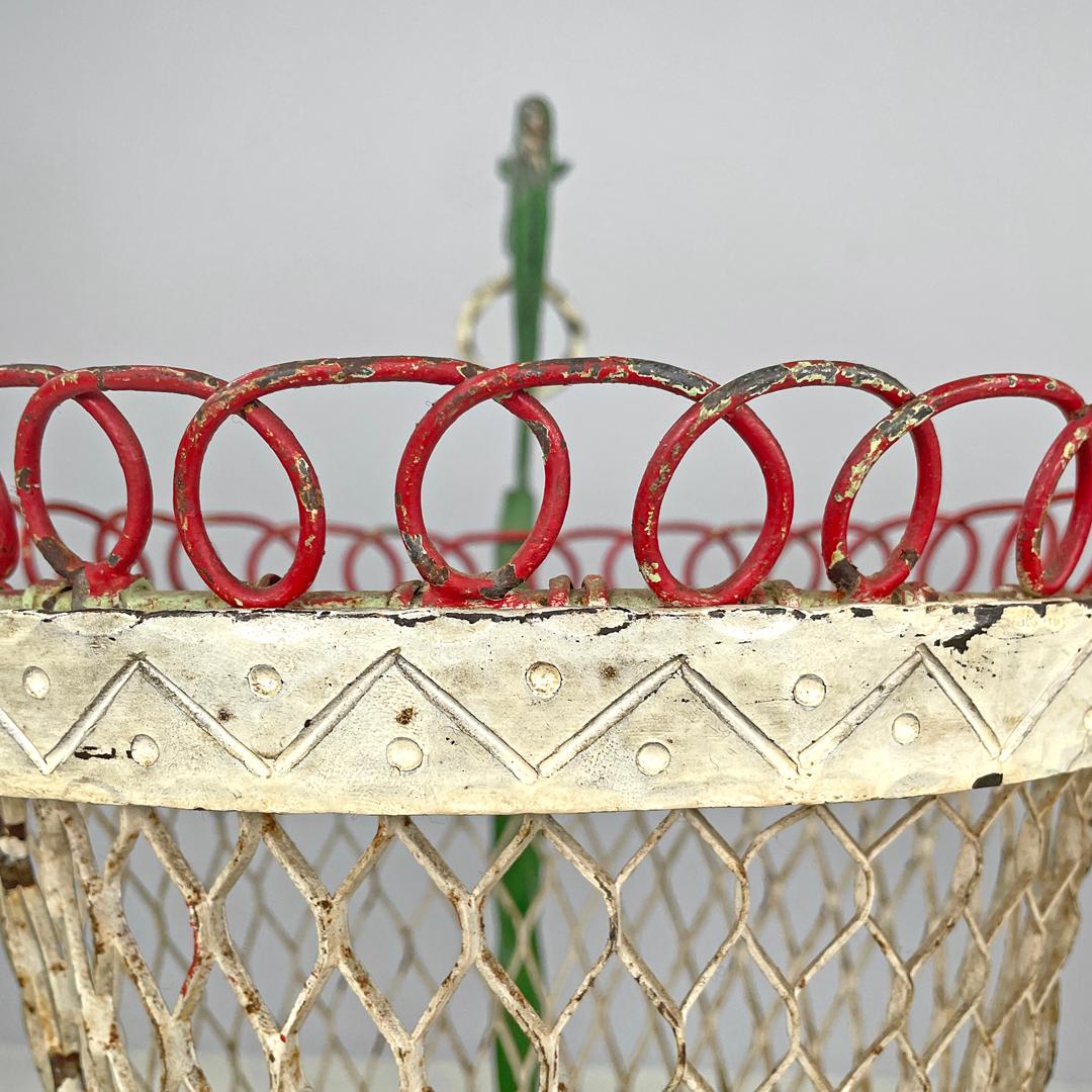 Italian Art Nouveau white green wrought iron vase holders with dragons, 1900s For Sale 9