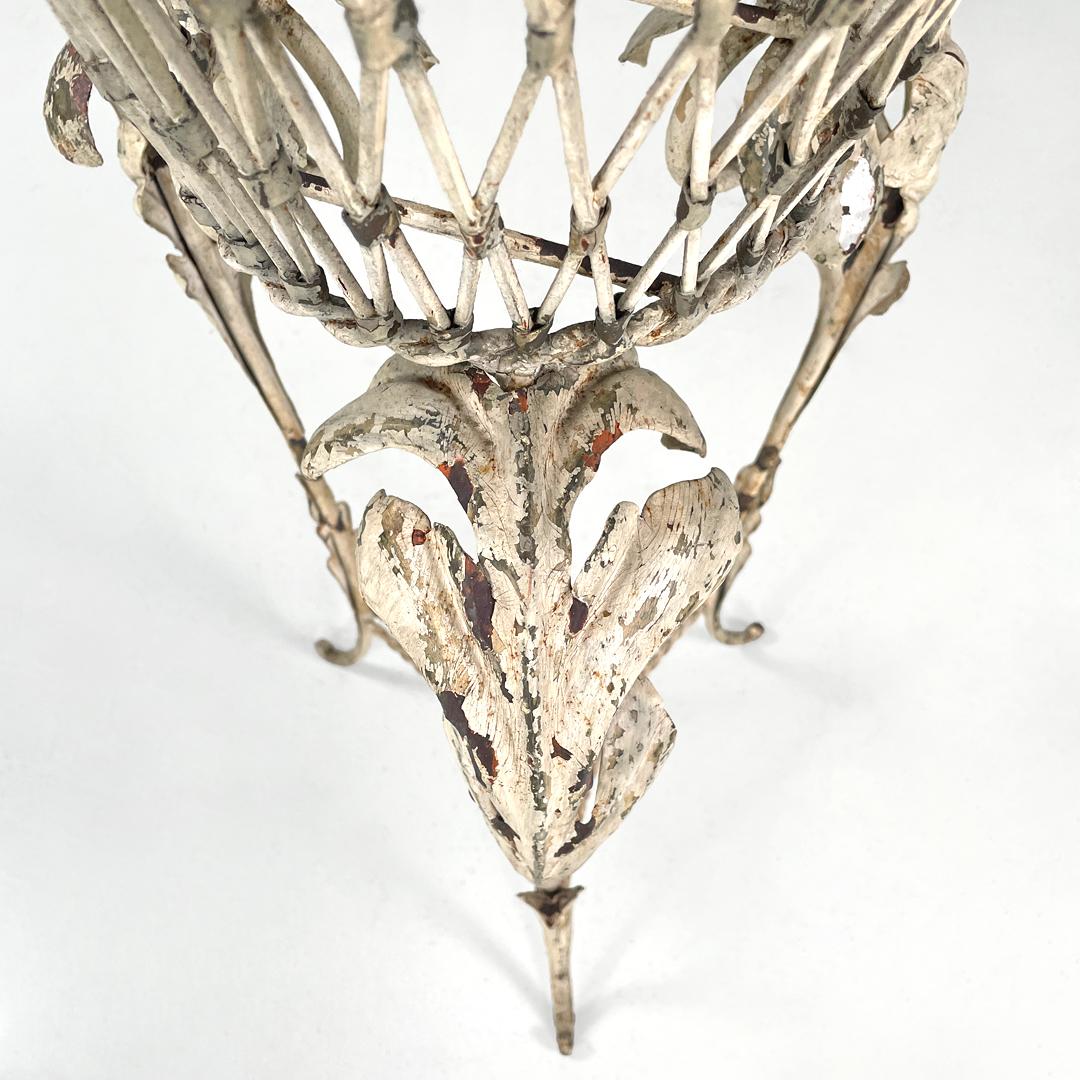 Italian Art Nouveau white wrought iron vase holder with floral decorations 1900s For Sale 5