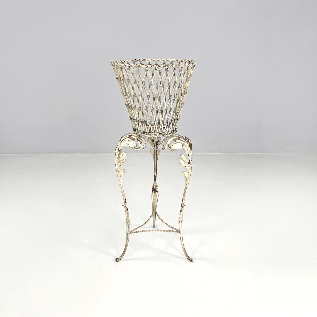 Iron Italian Art Nouveau white wrought iron vase holder with floral decorations 1900s For Sale