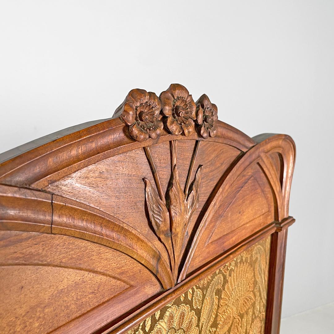 Paravento italiano Art Nouveau in legno e tessuto marrone con motivo floreale, fine '800 in vendita 3