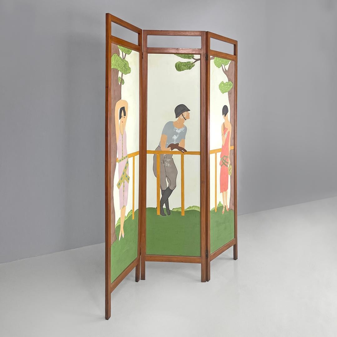 Paravento italiano in legno Art Nouveau con figure umane dipinte a mano, inizio '900
Paravento Foldes con struttura in legno, composto da tre pannelli che possono essere regolati a piacere. La struttura ha una sezione rettangolare, i tre pannelli