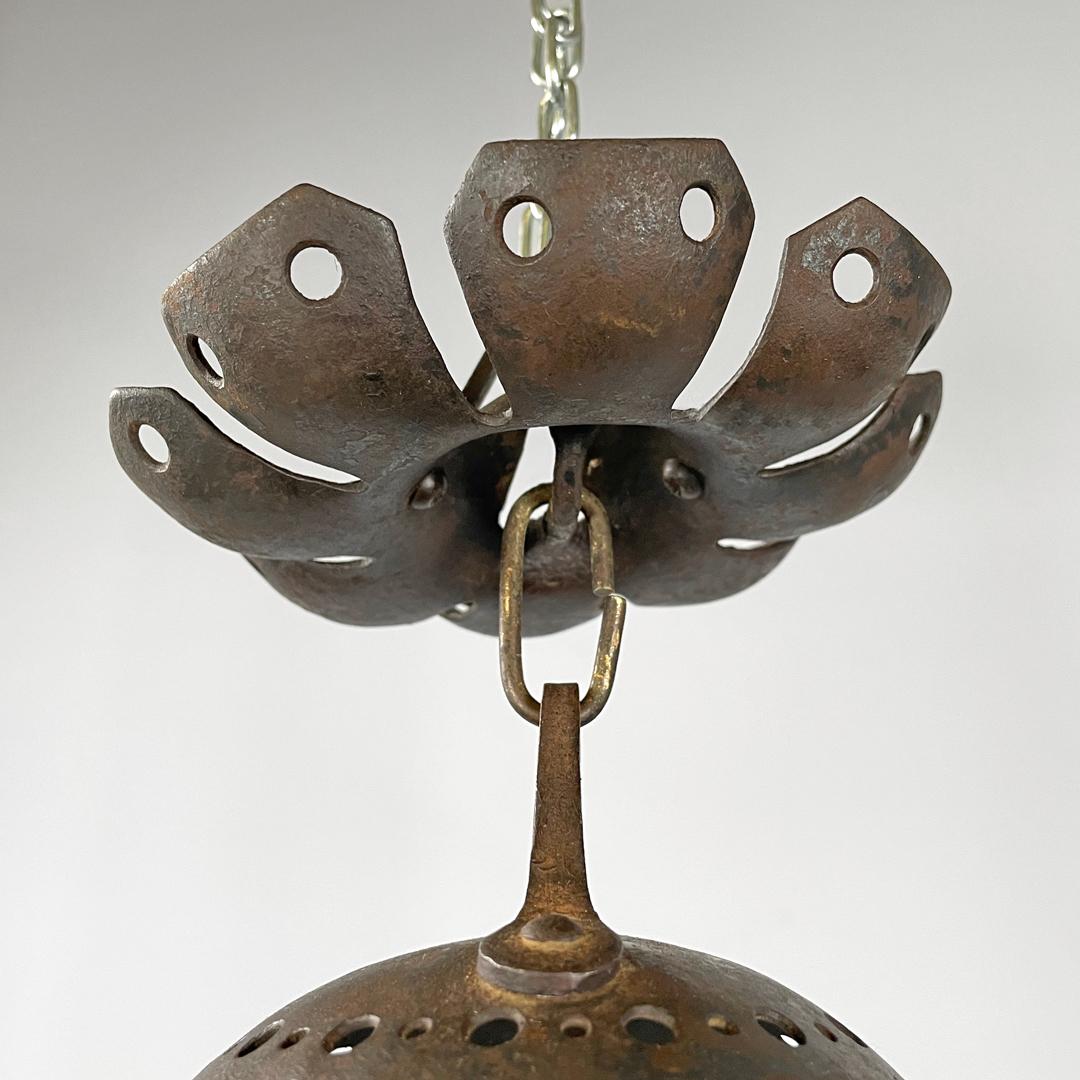Ferro battuto Lampadario italiano in ferro battuto Art Nouveau di Alessandro Mazzucotelli, anni 1910 in vendita