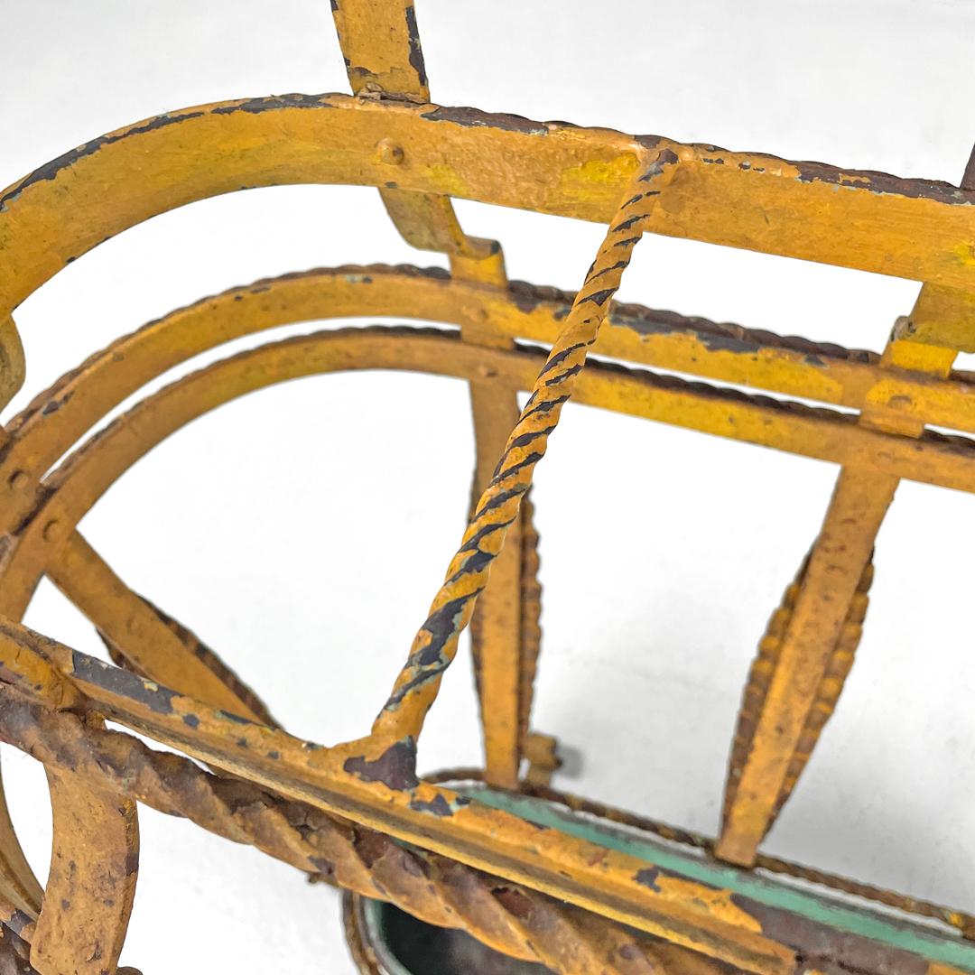 Italian Art Nouveau yellow and green wrought iron umbrella stand, 1900s For Sale 4