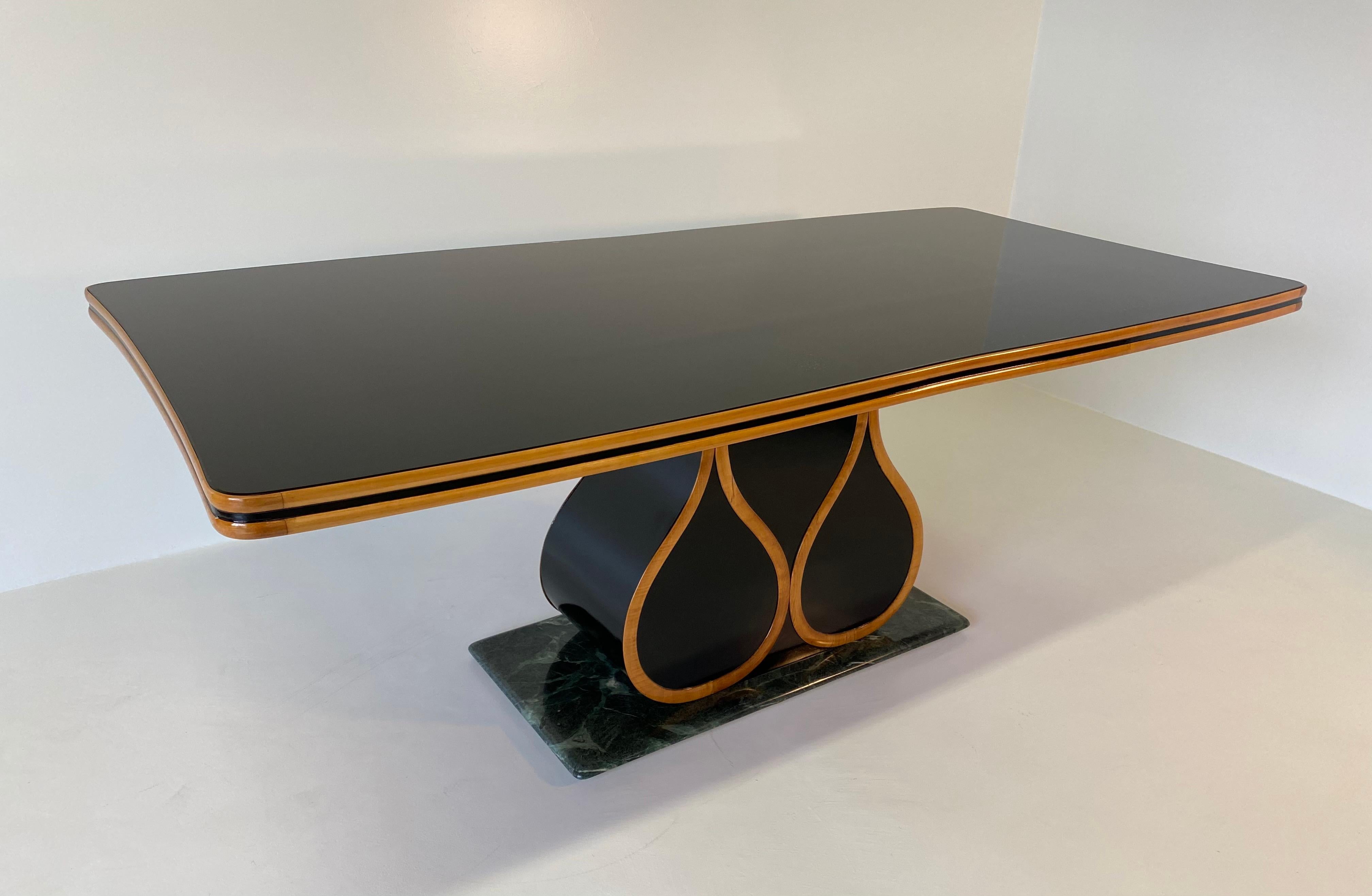 Mid-20th Century Italian Art Deco Maple and Black Lacquered Dining Table by Vittorio Dassi, 1940s