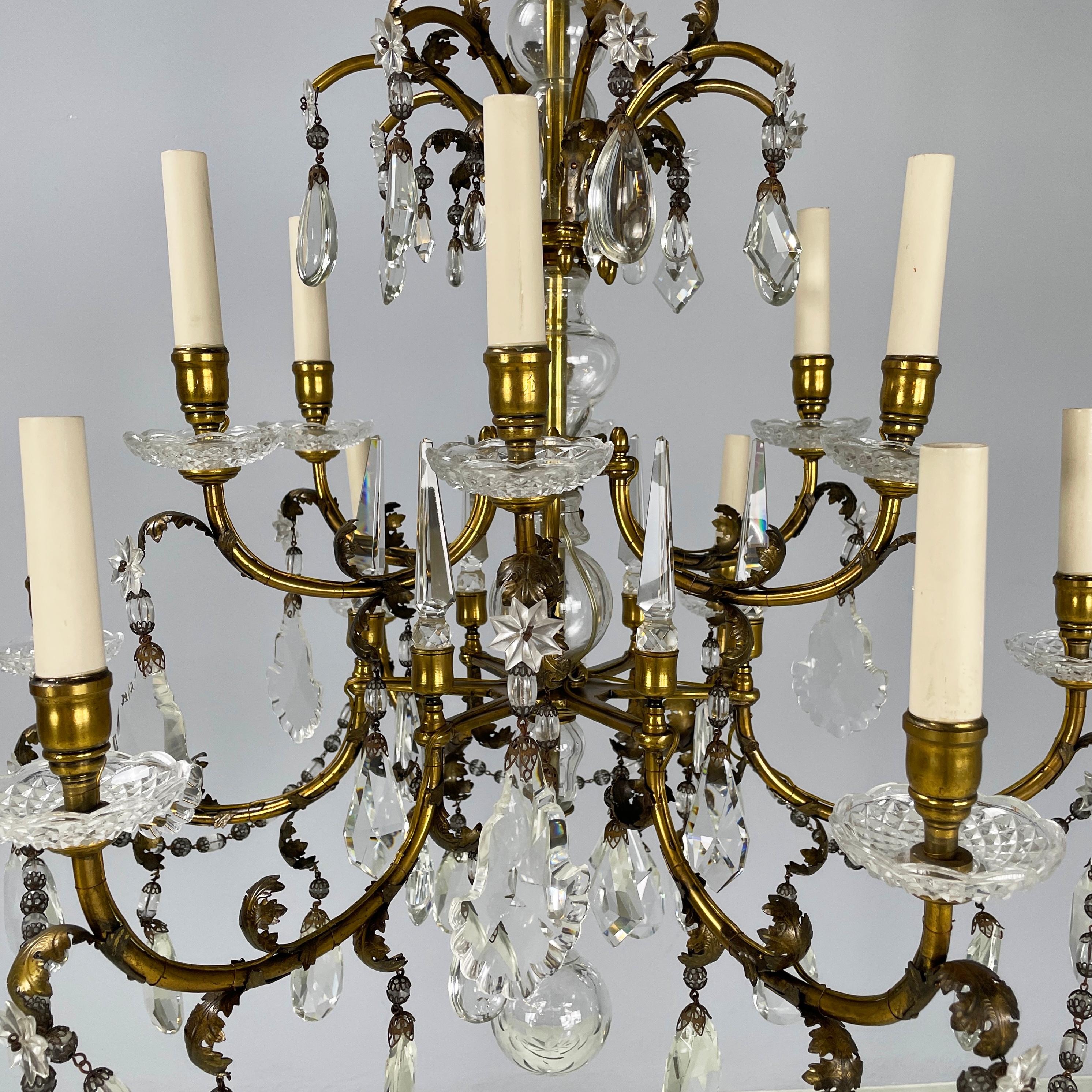 Italian arte deco Glass drop chandelier with brass structure, 1900-1950s For Sale 4