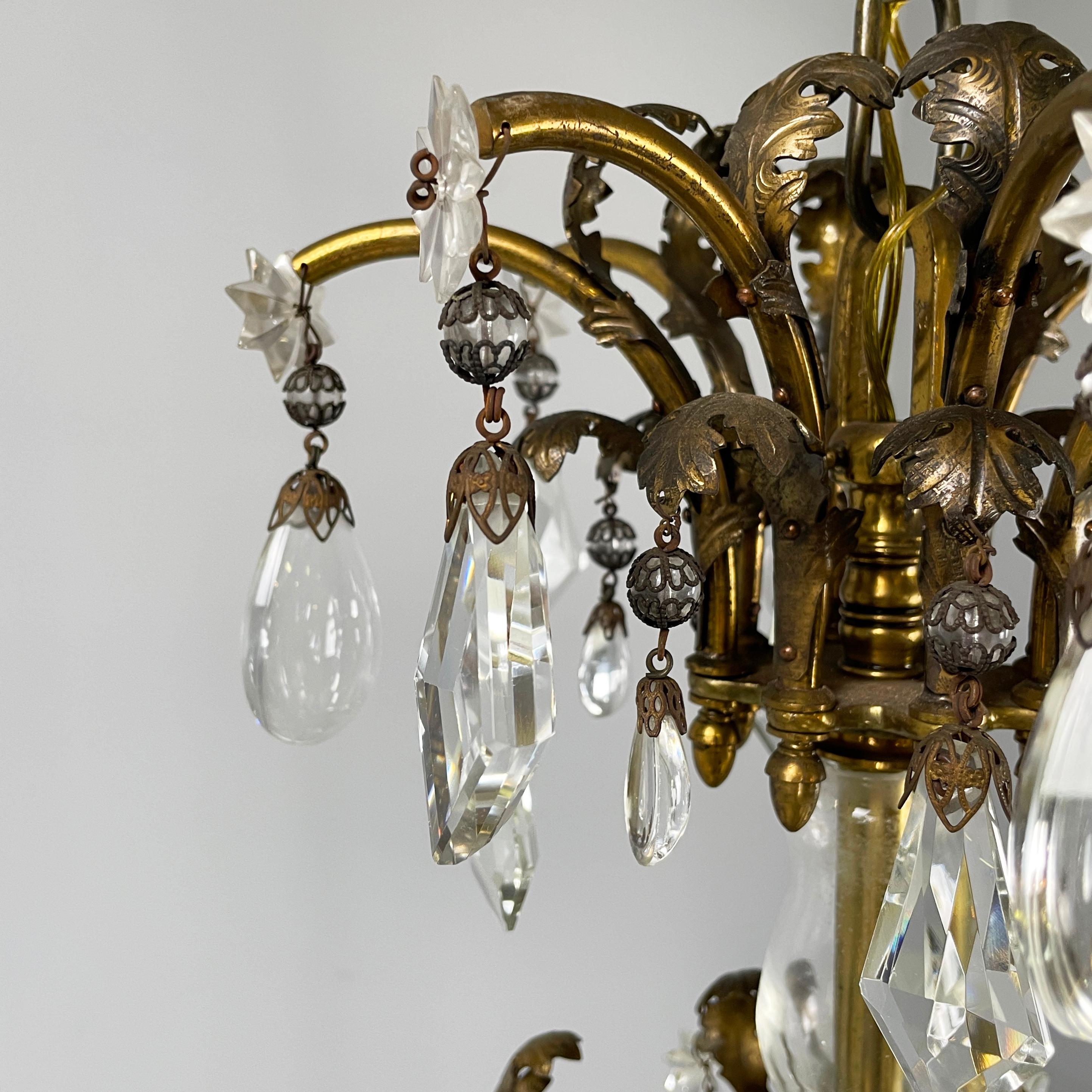 Brass Italian arte deco Glass drop chandelier with brass structure, 1900-1950s For Sale