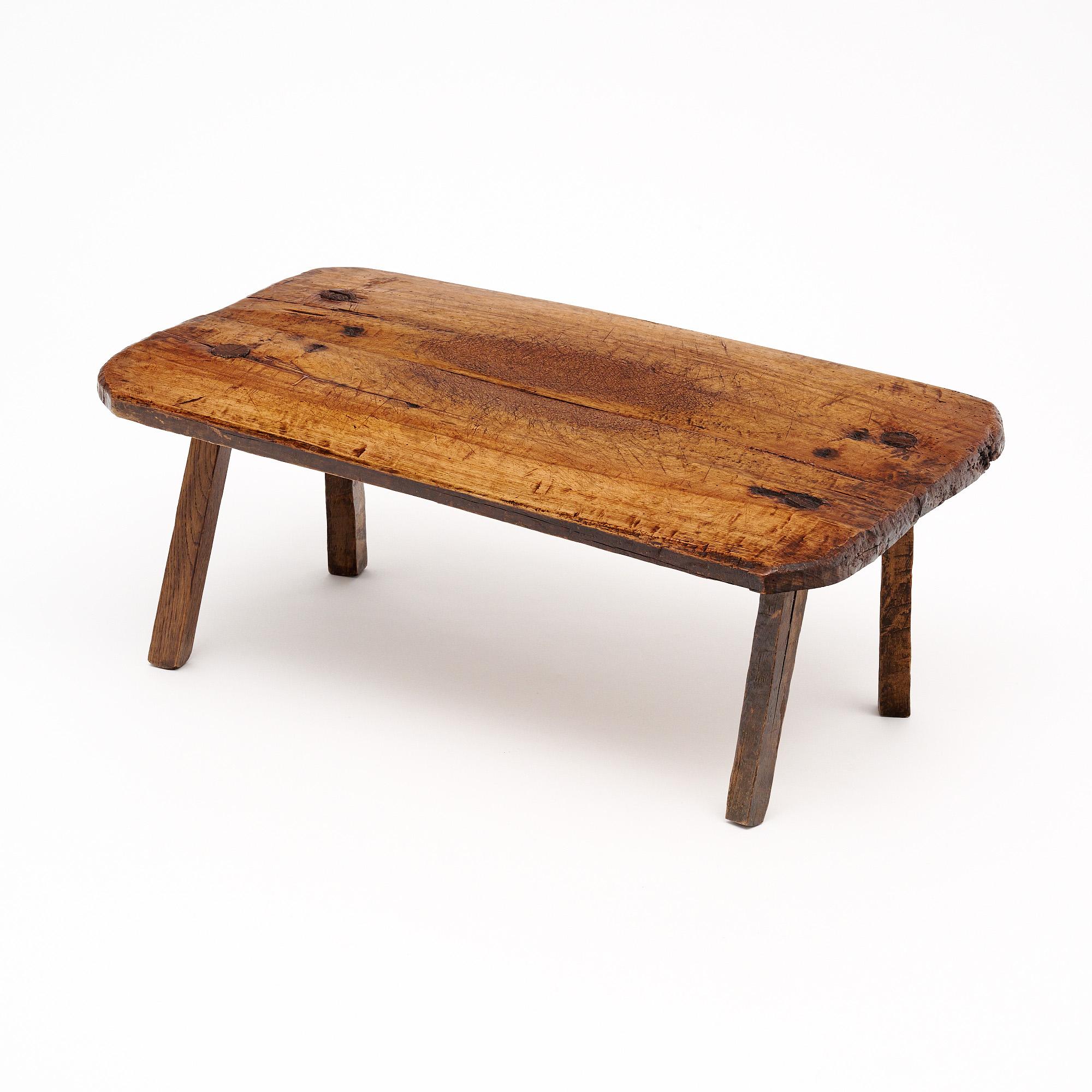 Mesa auxiliar antigua italiana Arte Povera en venta 1