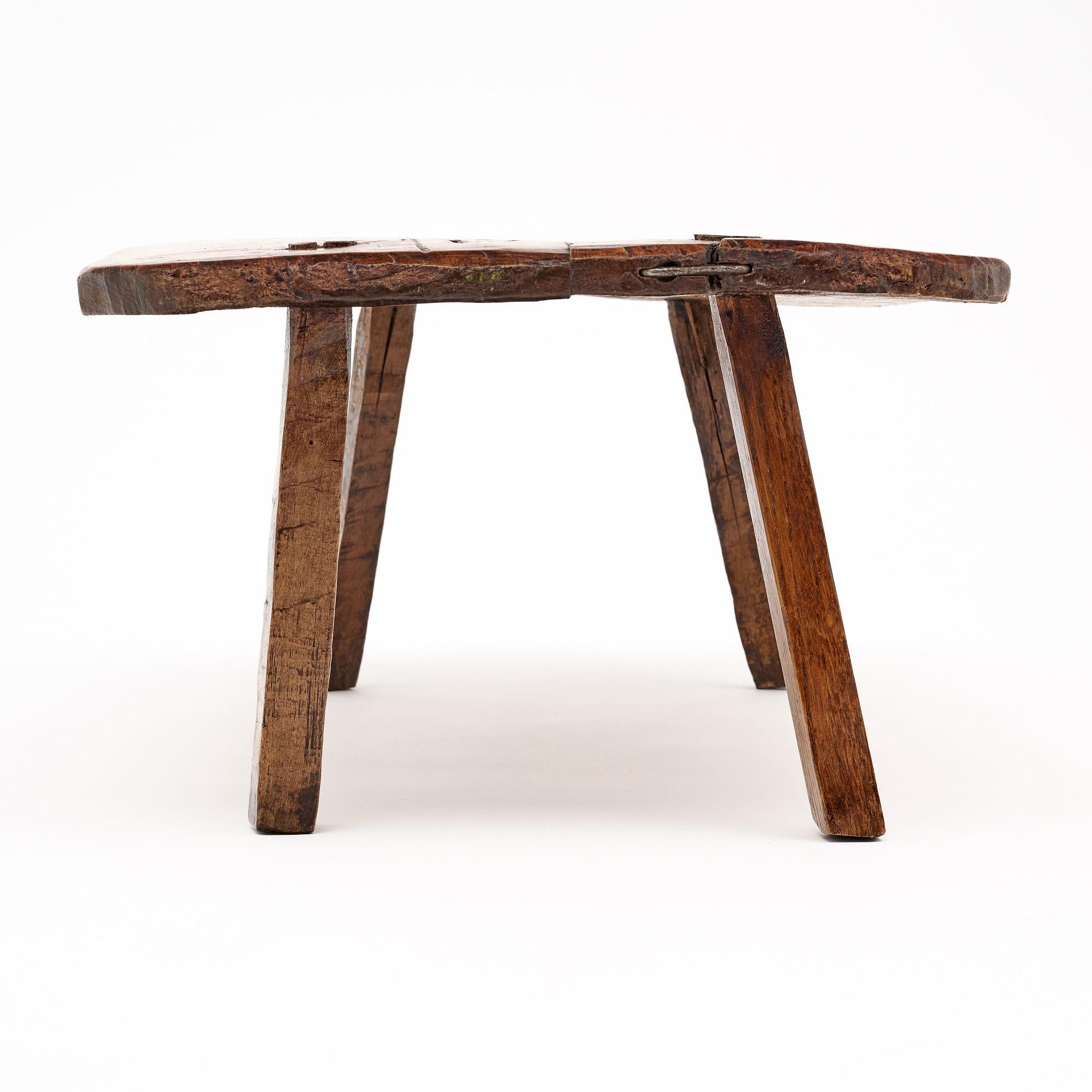 Mesa auxiliar antigua italiana Arte Povera en venta 2