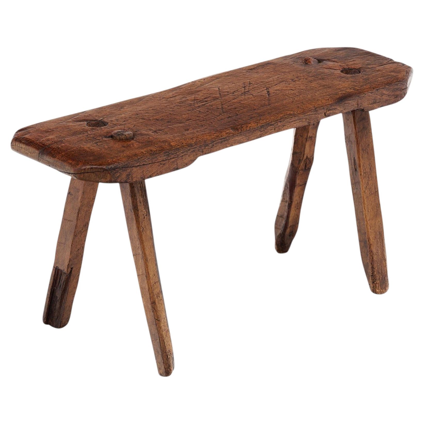 Tabouret de berger italien Arte Povera, en bois de châtaignier massif, ancien, 1900