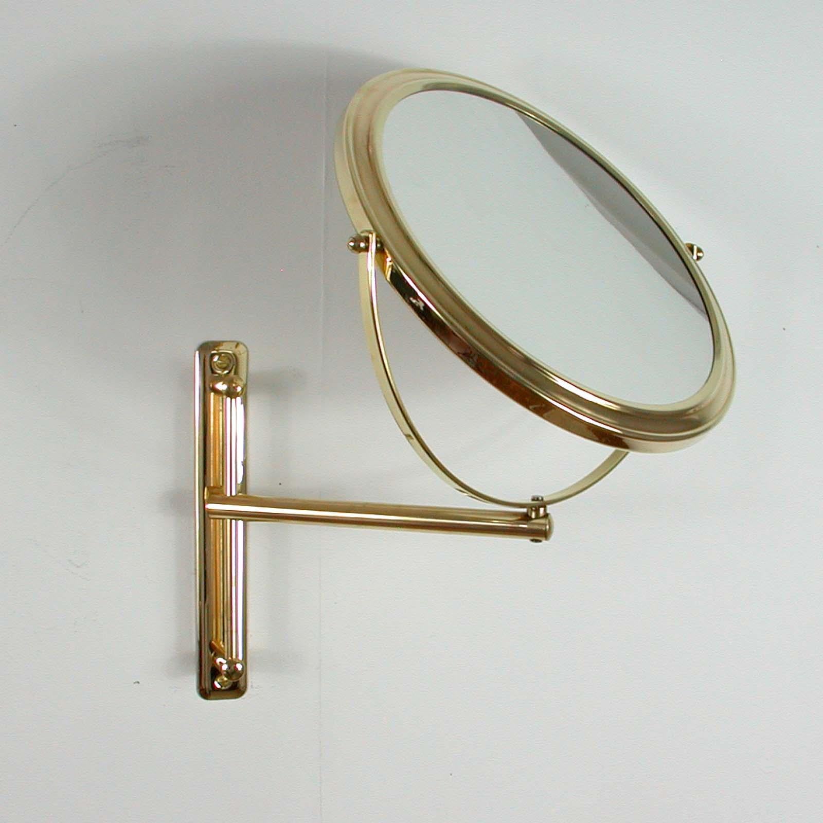 Italian Articulating and Adjustable Brass Vanity 2-Sided Wall Mirror, 1950s In Good Condition For Sale In NUEMBRECHT, NRW
