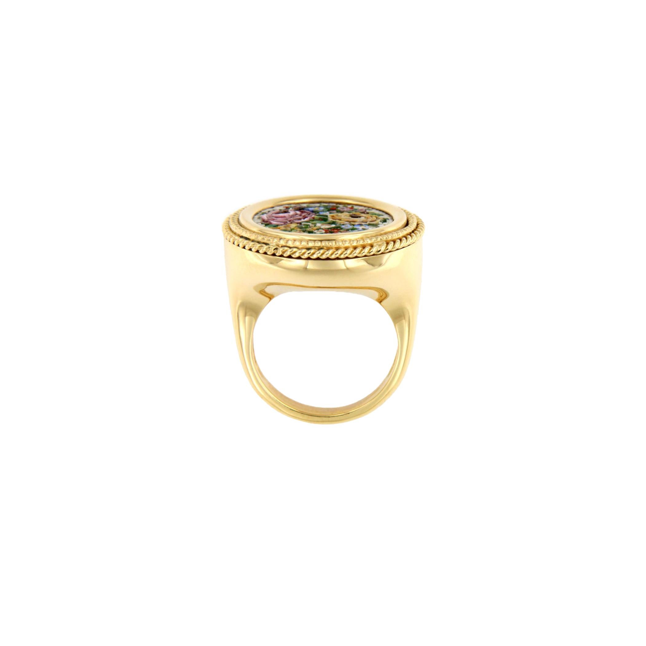 Italienischer handwerklicher Mikromosaik-Ring aus 18 Karat Gelbgold (Byzantinisch) im Angebot