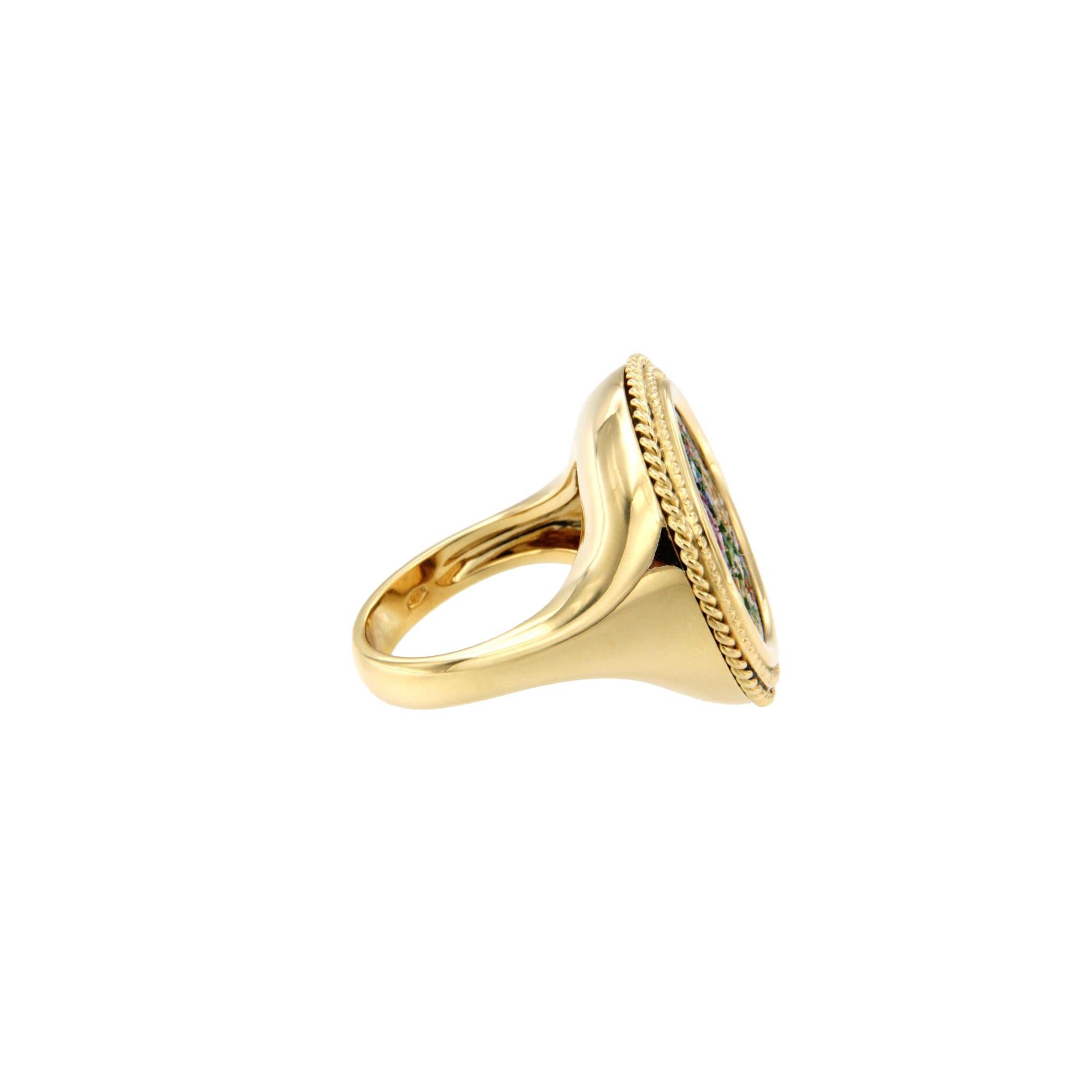 Italienischer handwerklicher Mikromosaik-Ring aus 18 Karat Gelbgold im Zustand „Neu“ im Angebot in Milano, MI