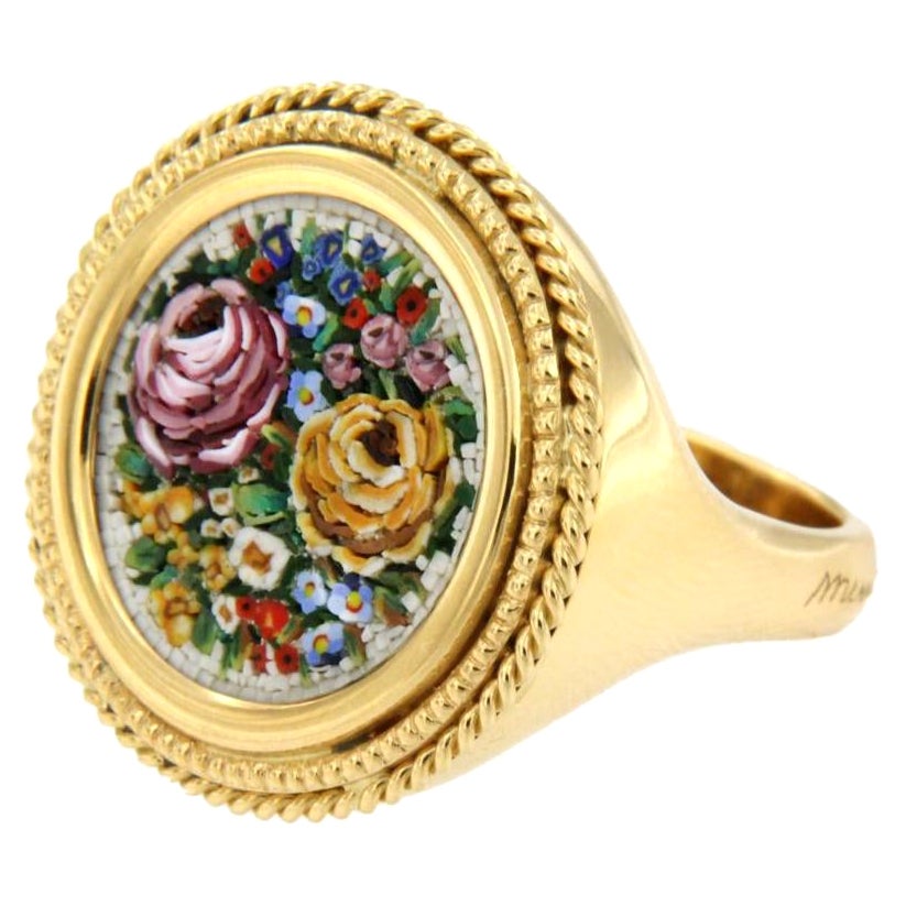 Italienischer handwerklicher Mikromosaik-Ring aus 18 Karat Gelbgold im Angebot