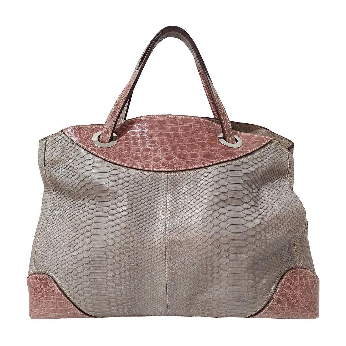 Amazing italian artisanal bag
Real python
Grey color
Real crocodile, in pink shade
Two handles
Double internal compartment, divided by large zip pocket
Red innternal leather
Two internal pockets (one with zip ) and phone holder
Cm 46 x 33 x 13
