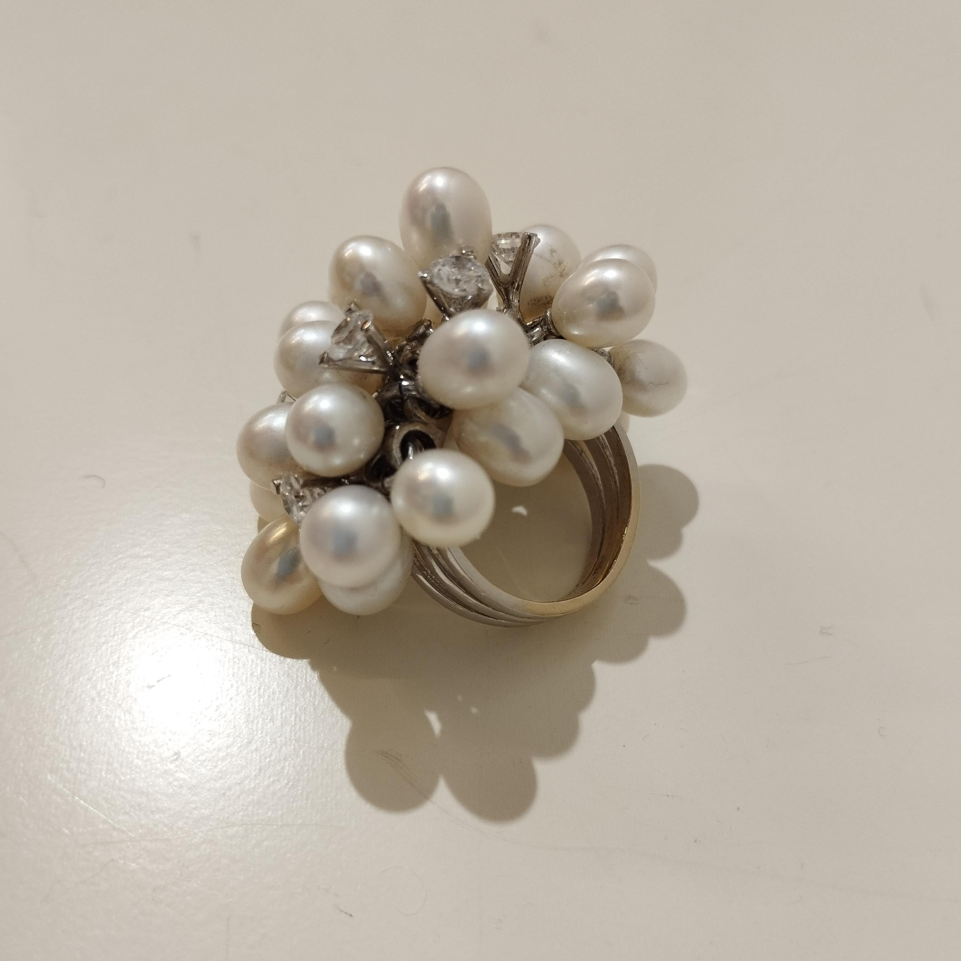 Italian Artisanal White Gold, Pearls and Zircon Ring US5 In Excellent Condition For Sale In Gazzaniga (BG), IT