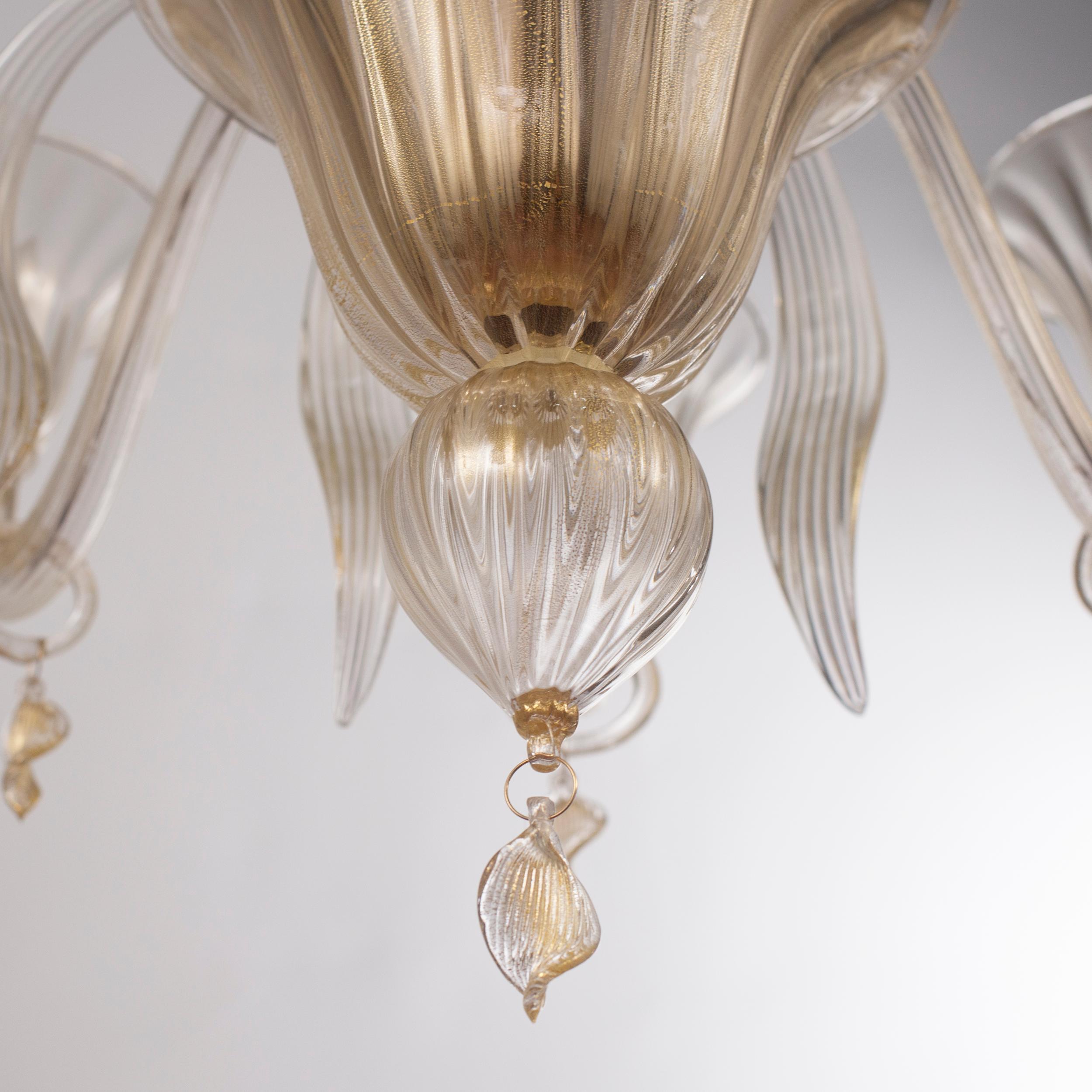 Italiano Lampadario artistico italiano a 6 bracci Fluage fatto a mano in vetro di Murano oro Multiforme in vendita