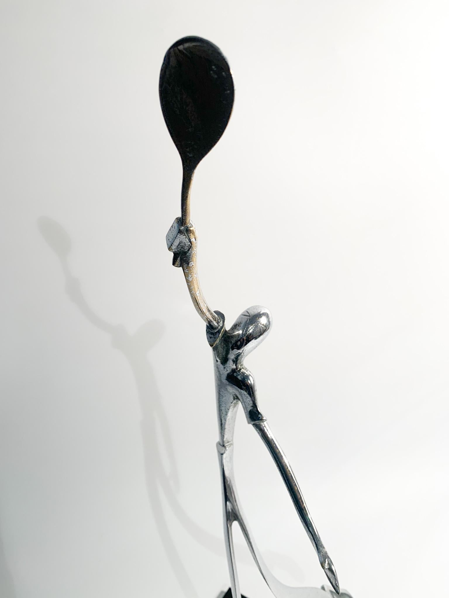 Deco artistic metal sculpture depicting a tennis player, made in the 1930s

Ø 20 cm Ø 12.5 cm h 50 cm