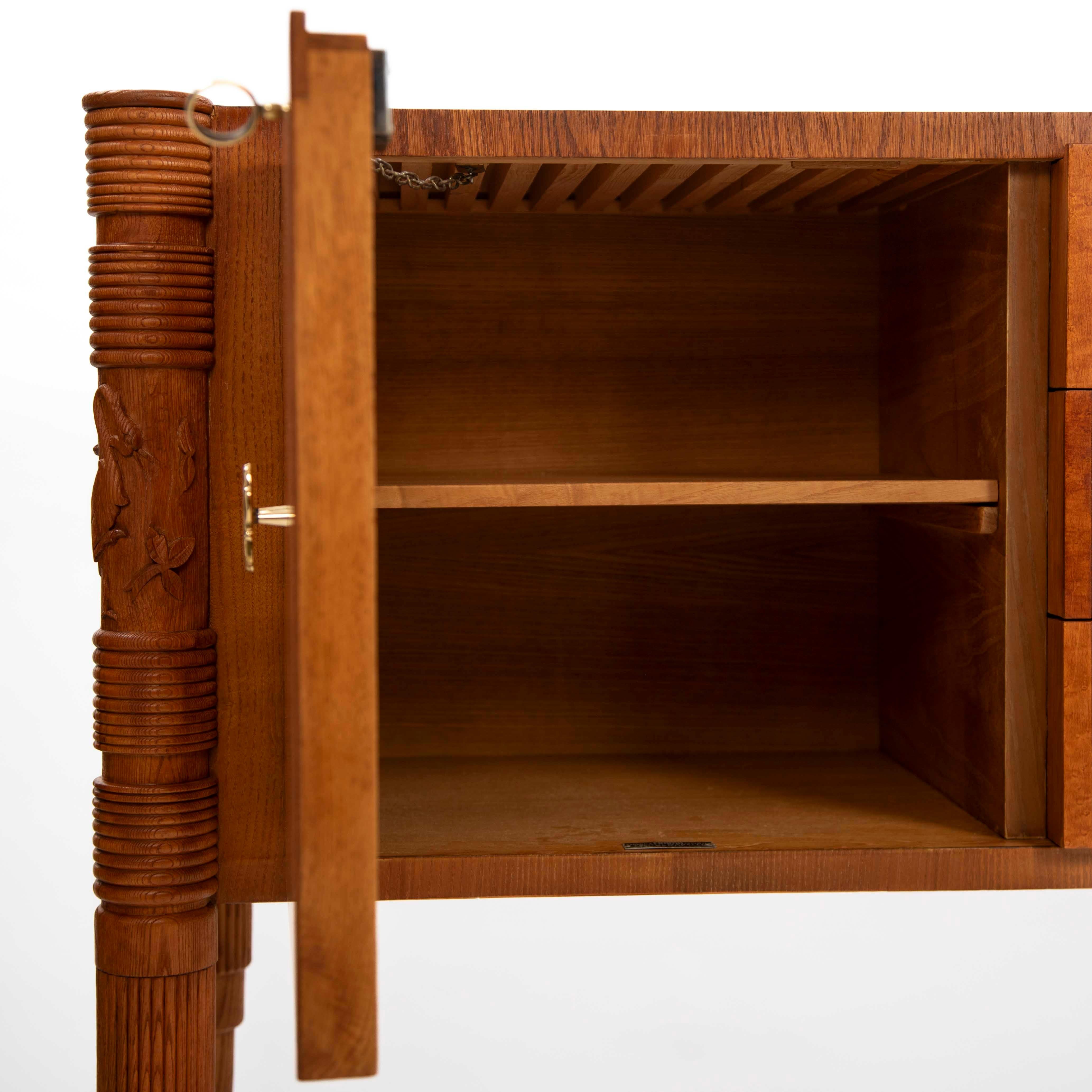 Italian Artistic Oak Sideboard with Naturalistic Carvings by PierLuigi Colli 40s For Sale 4