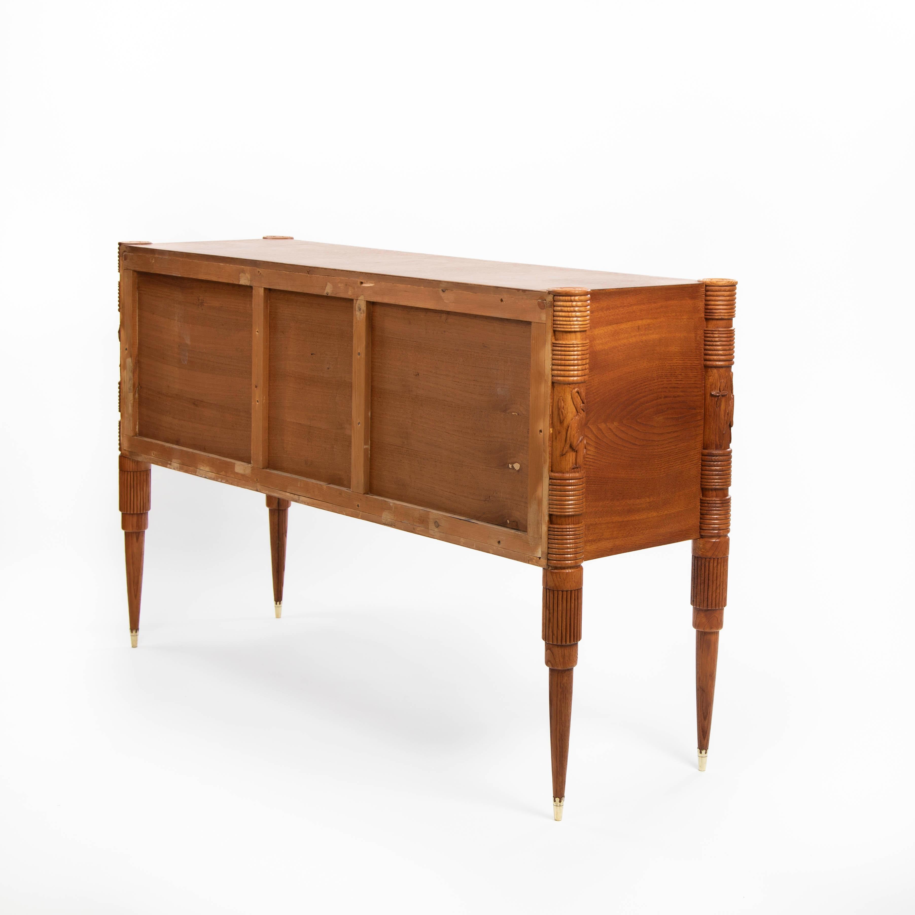 Mid-20th Century Italian Artistic Oak Sideboard with Naturalistic Carvings by PierLuigi Colli 40s For Sale