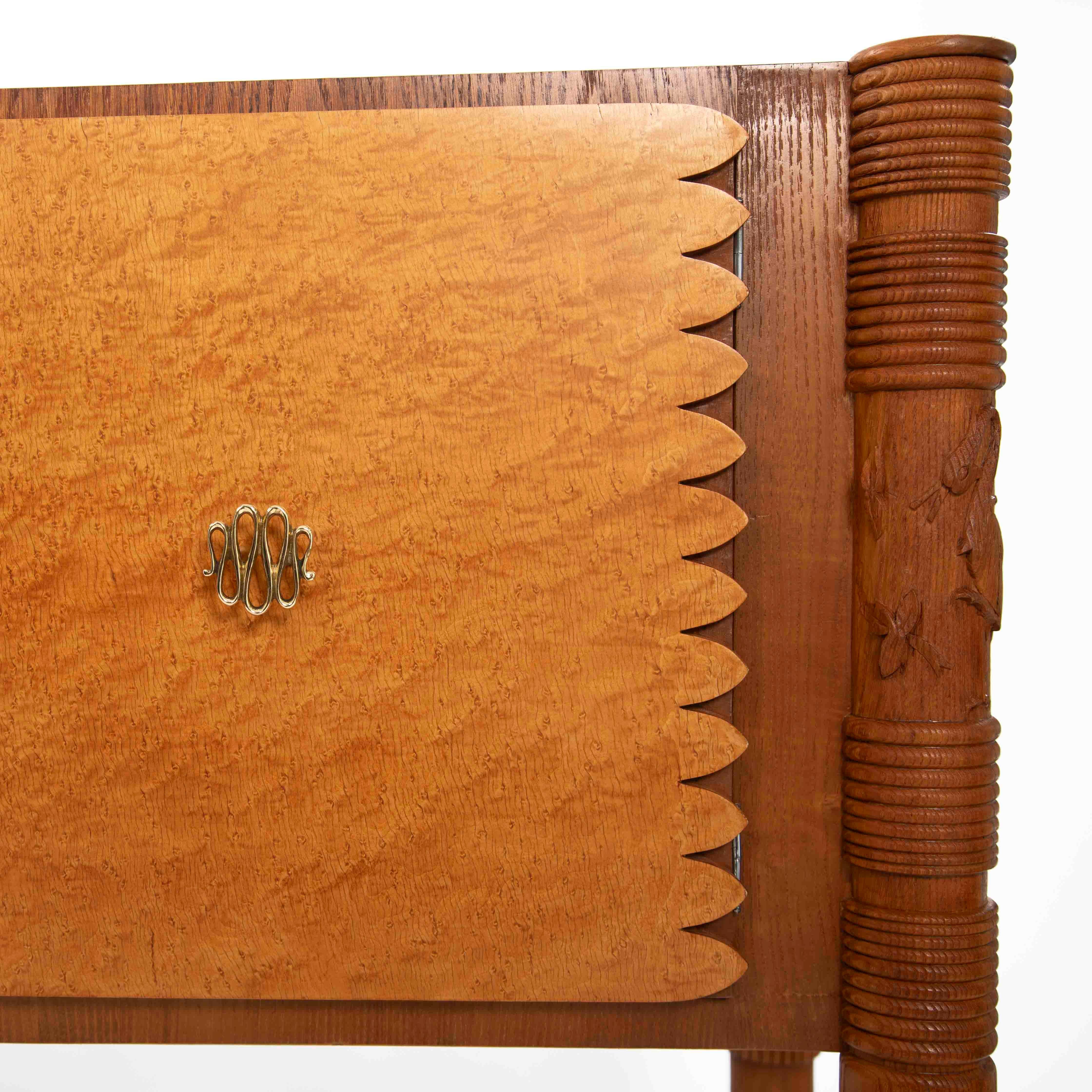 Italian Artistic Oak Sideboard with Naturalistic Carvings by PierLuigi Colli 40s For Sale 1