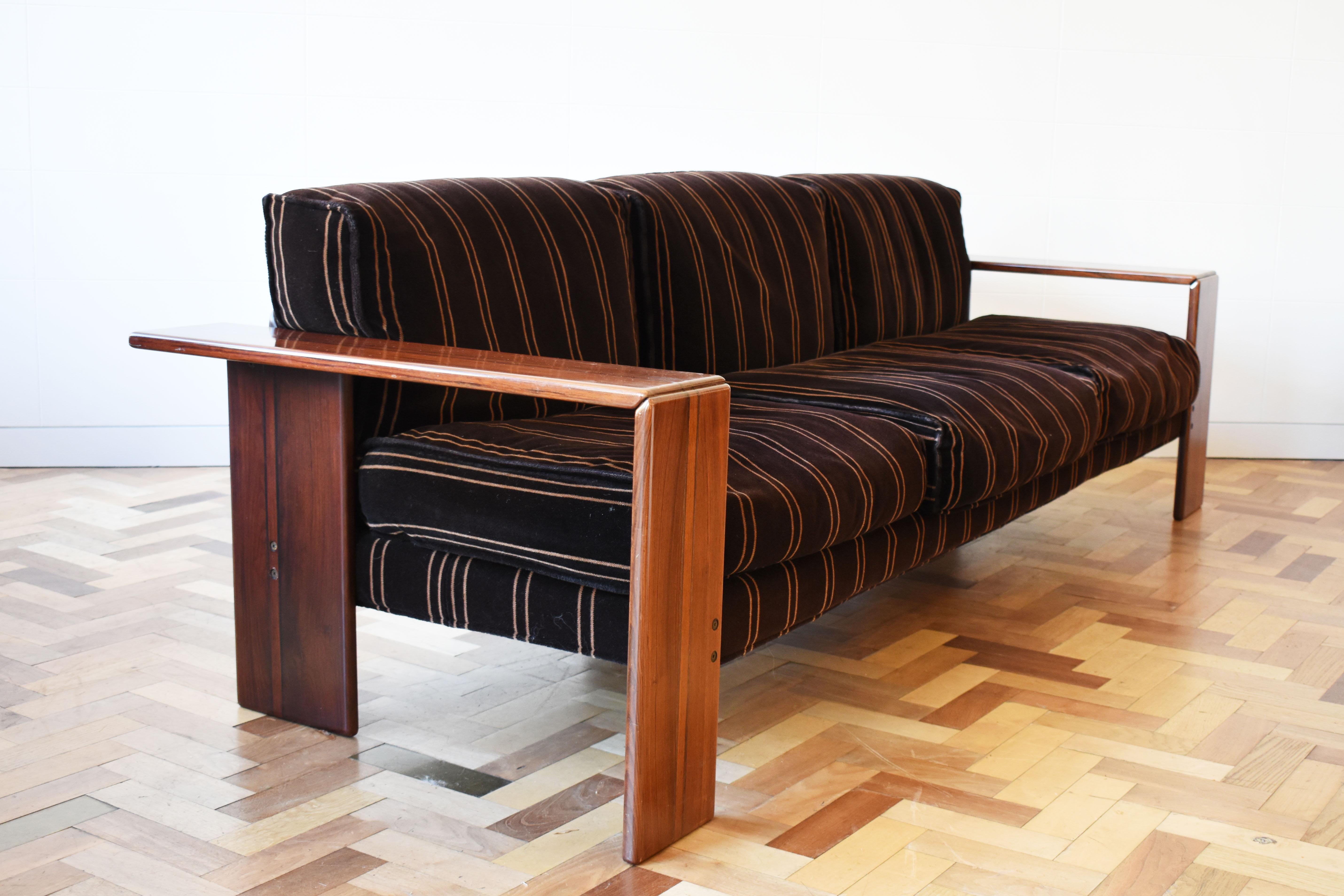 This is a fabulous Italian Artona sofa by Tobia & Afra Scarpa for Maxalto, 1970's.

This beautiful sofa is characterized by rosewood frame and pinstripe inlays, the cushions are removable and made of chocolate brown mohair velvet with beige stripes.