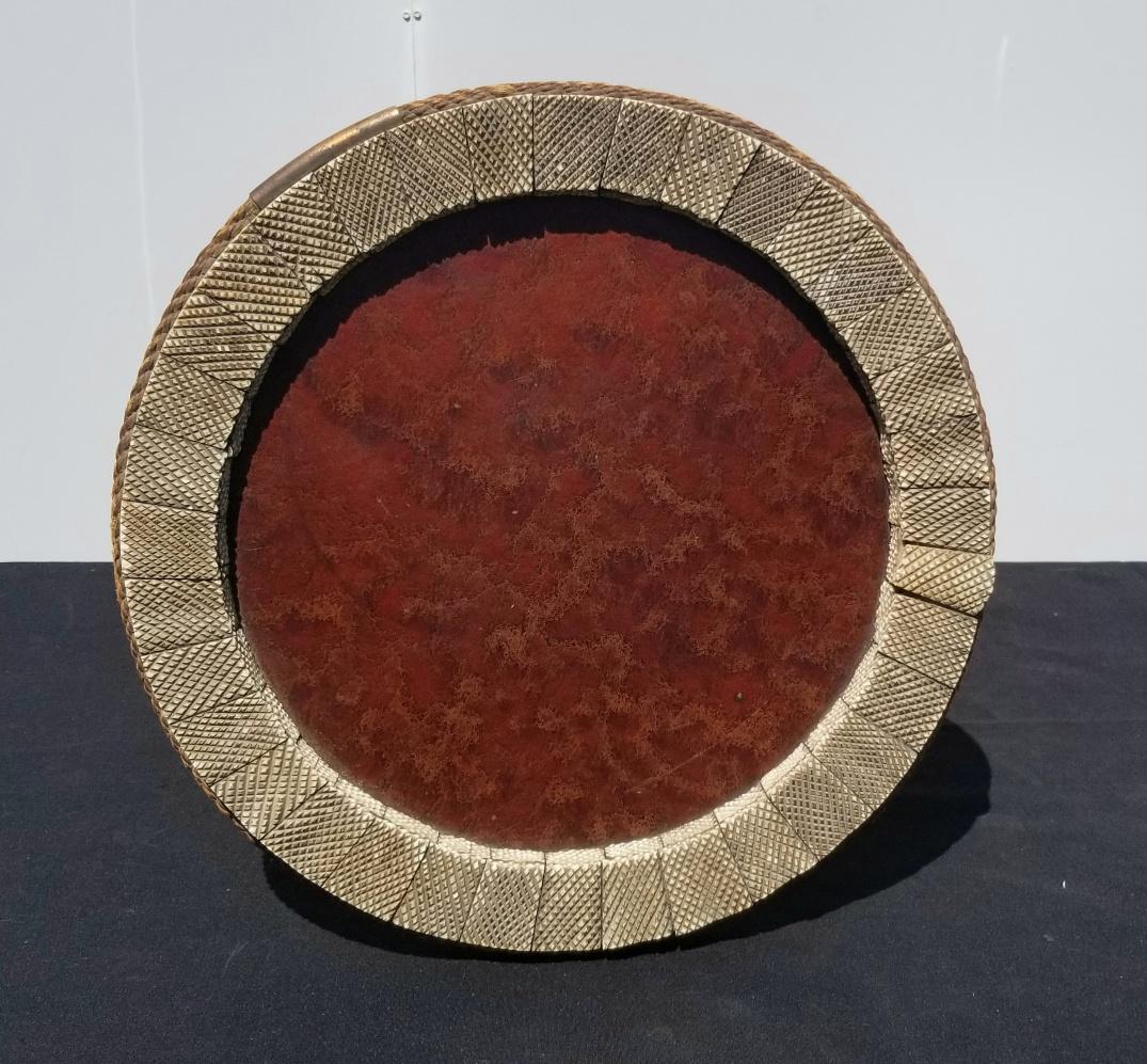 Peau d'animal Table d'appoint italienne Arts & Crafts en vente